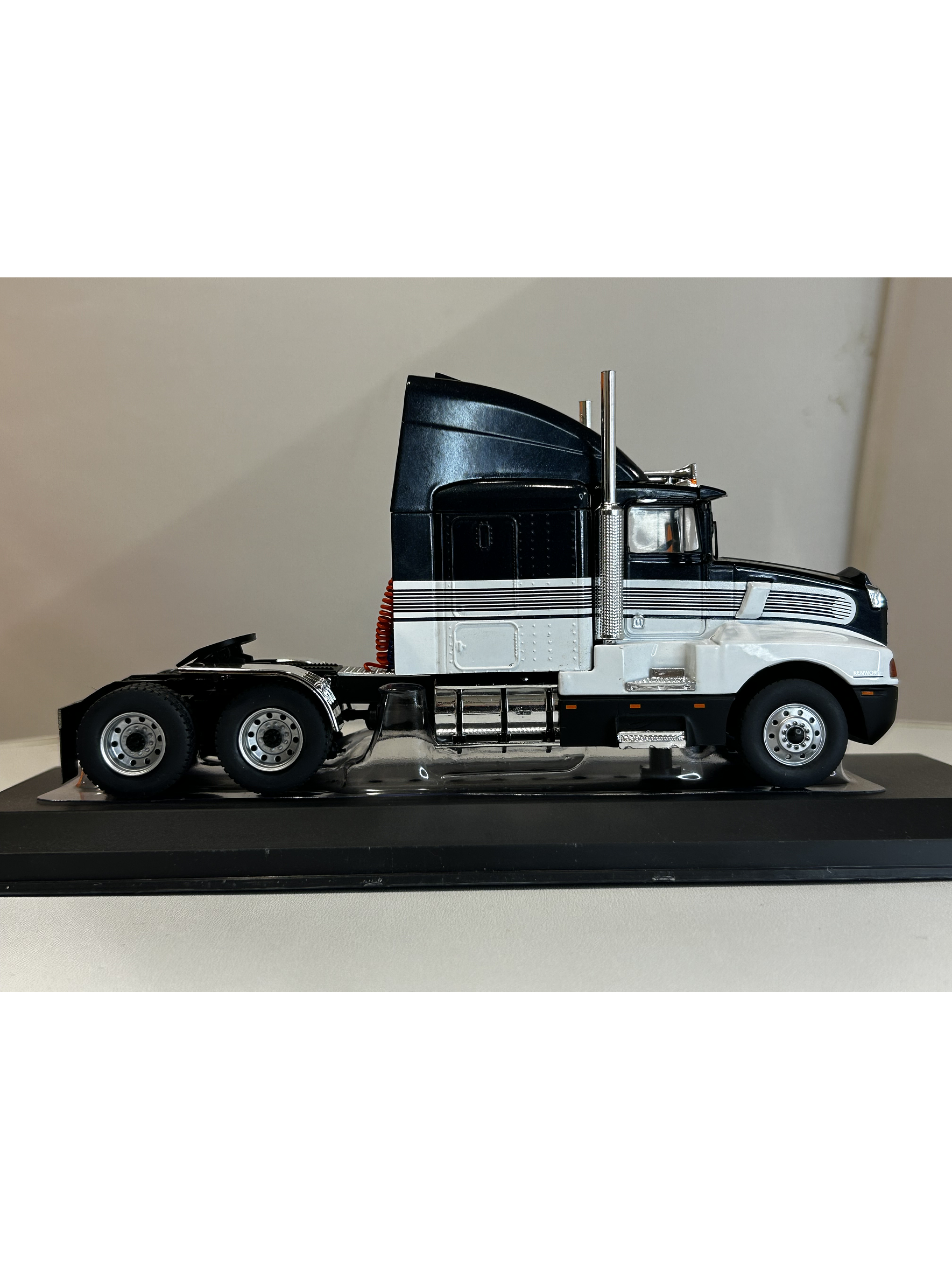 Camión Kenworth T600 1986 – Ixo Models 1:43 | Historia y Nostalgia en Chile 4