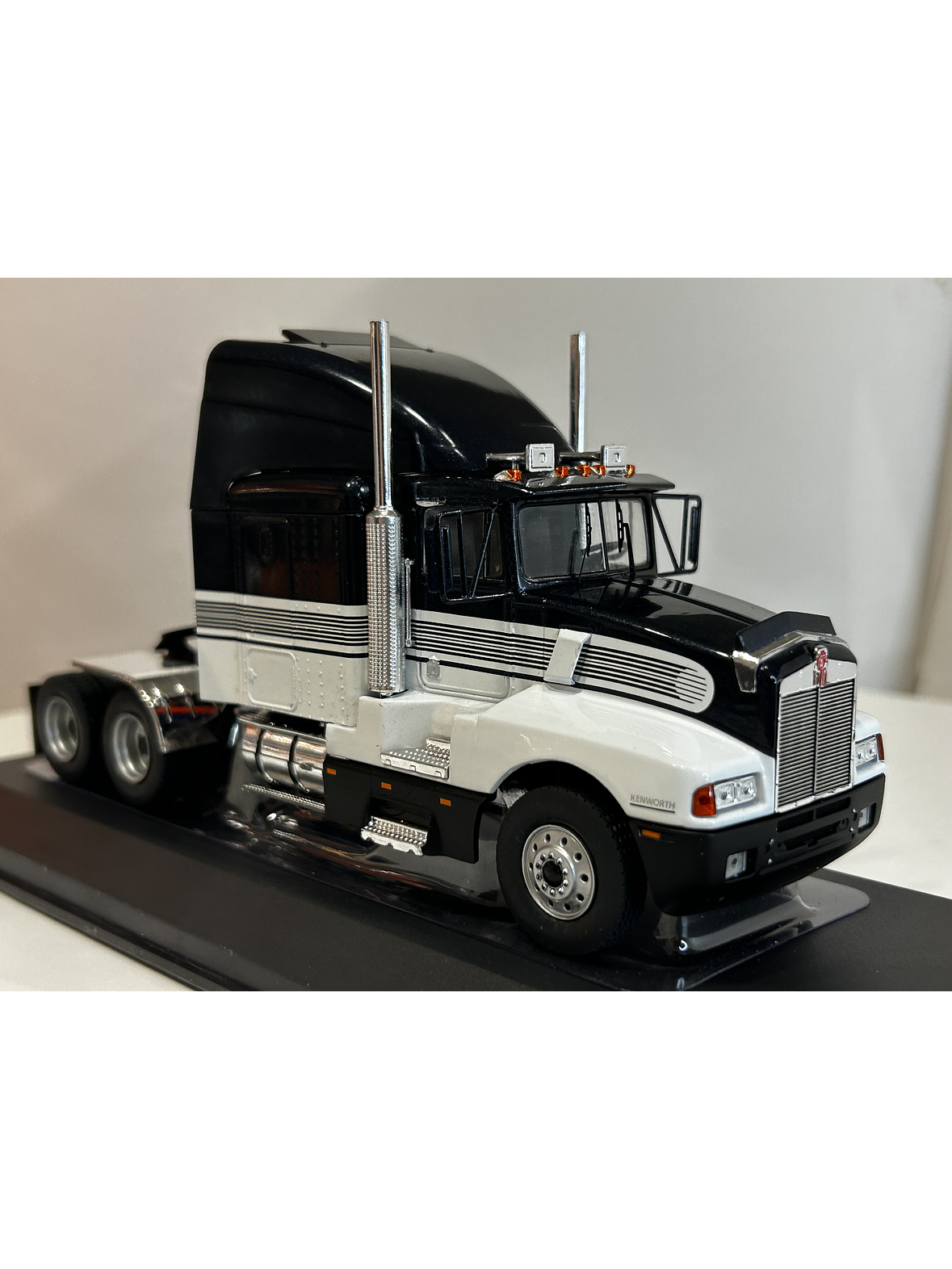 Camión Kenworth T600 1986 – Ixo Models 1:43 | Historia y Nostalgia en Chile 3