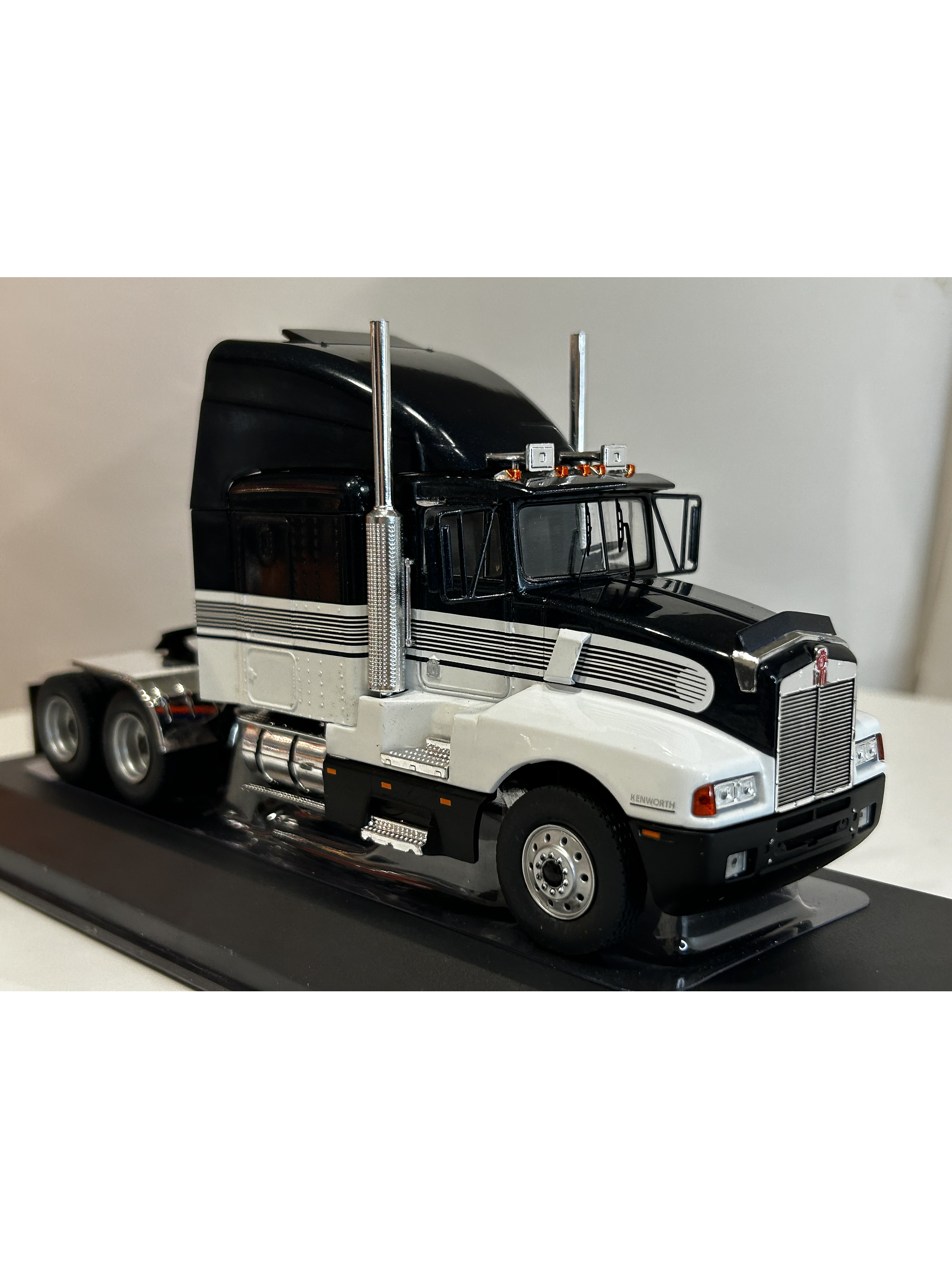 Camión Kenworth T600 1986 – Ixo Models 1:43 | Historia y Nostalgia en Chile 3
