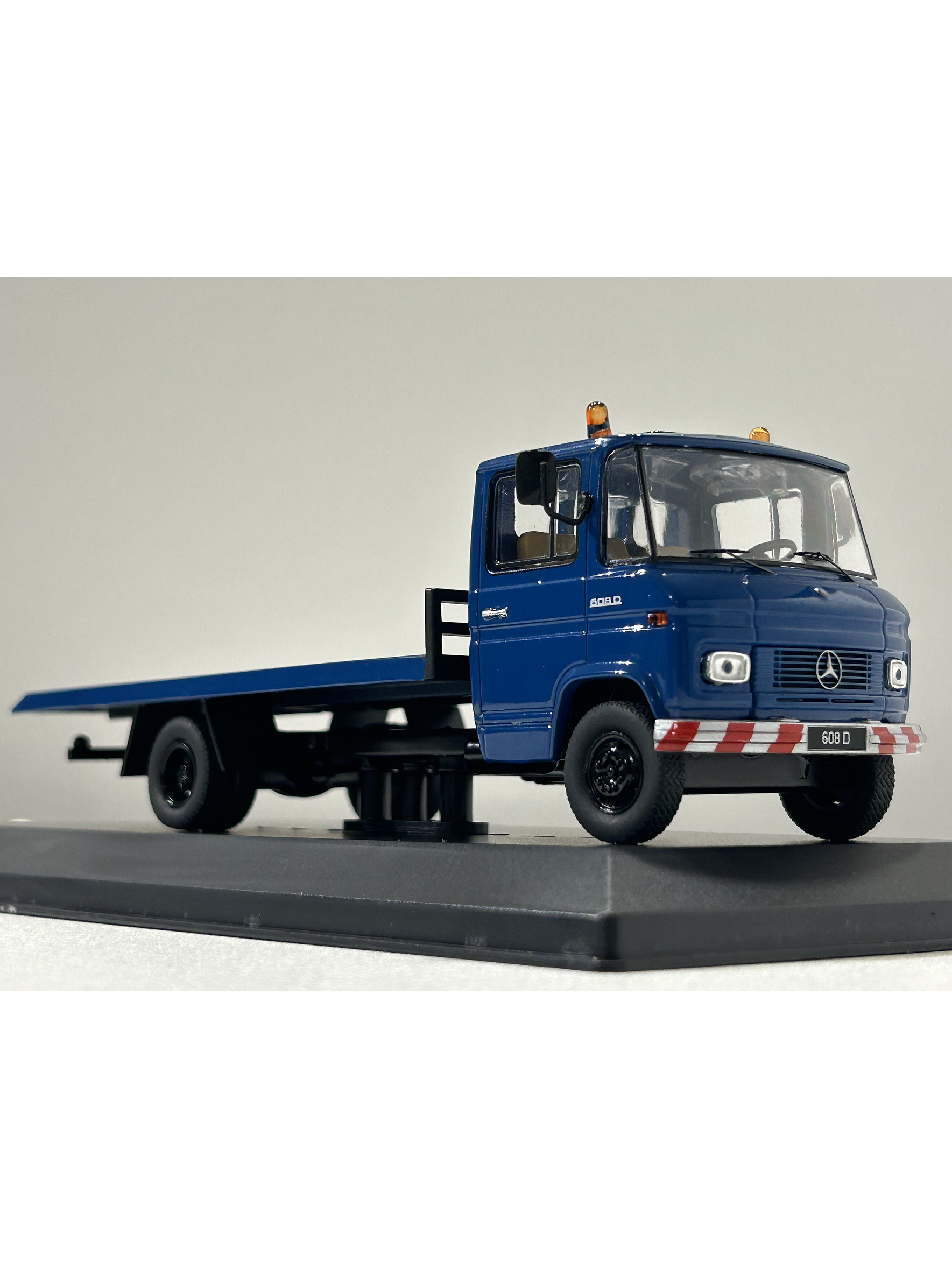 Mercedes-Benz L608D 1980 – Ixo Models 1:43 – Clásico del transporte chileno 4