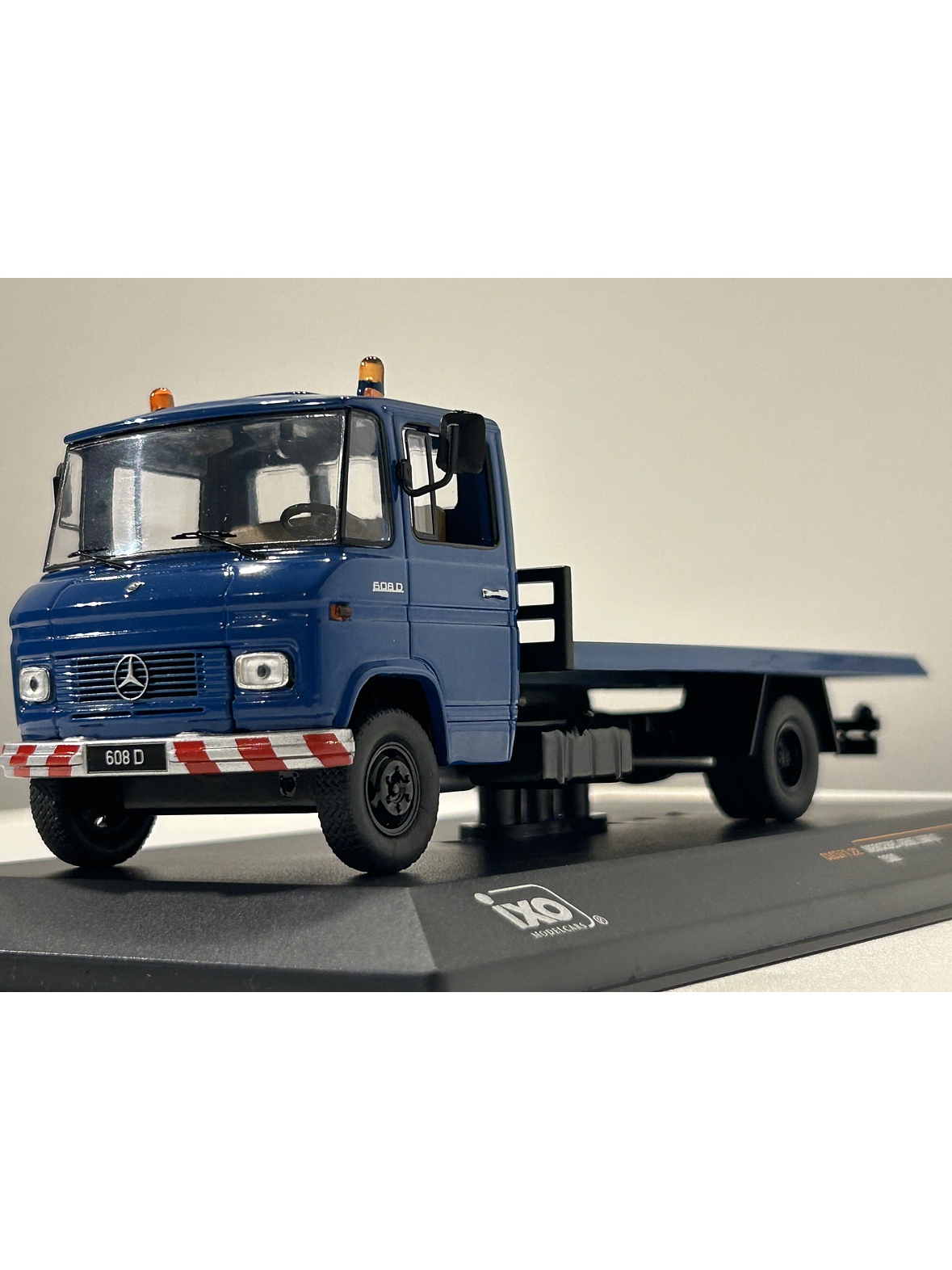 Mercedes-Benz L608D 1980 – Ixo Models 1:43 – Clásico del transporte chileno 2