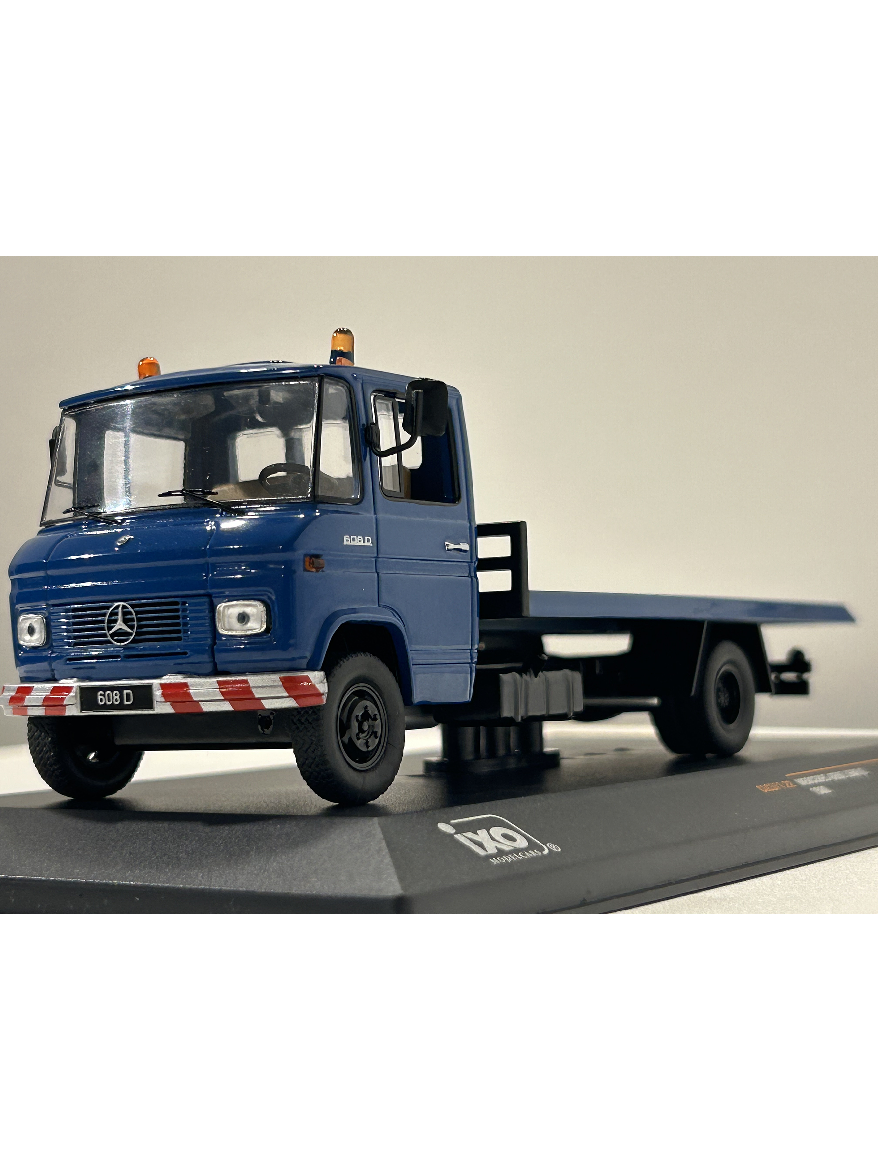 Mercedes-Benz L608D 1980 – Ixo Models 1:43 – Clásico del transporte chileno 2