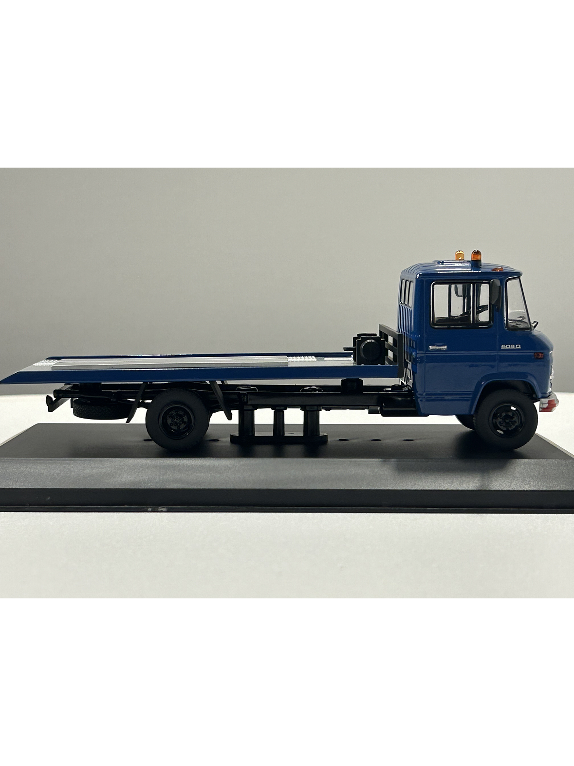 Mercedes-Benz L608D 1980 – Ixo Models 1:43 – Clásico del transporte chileno 5