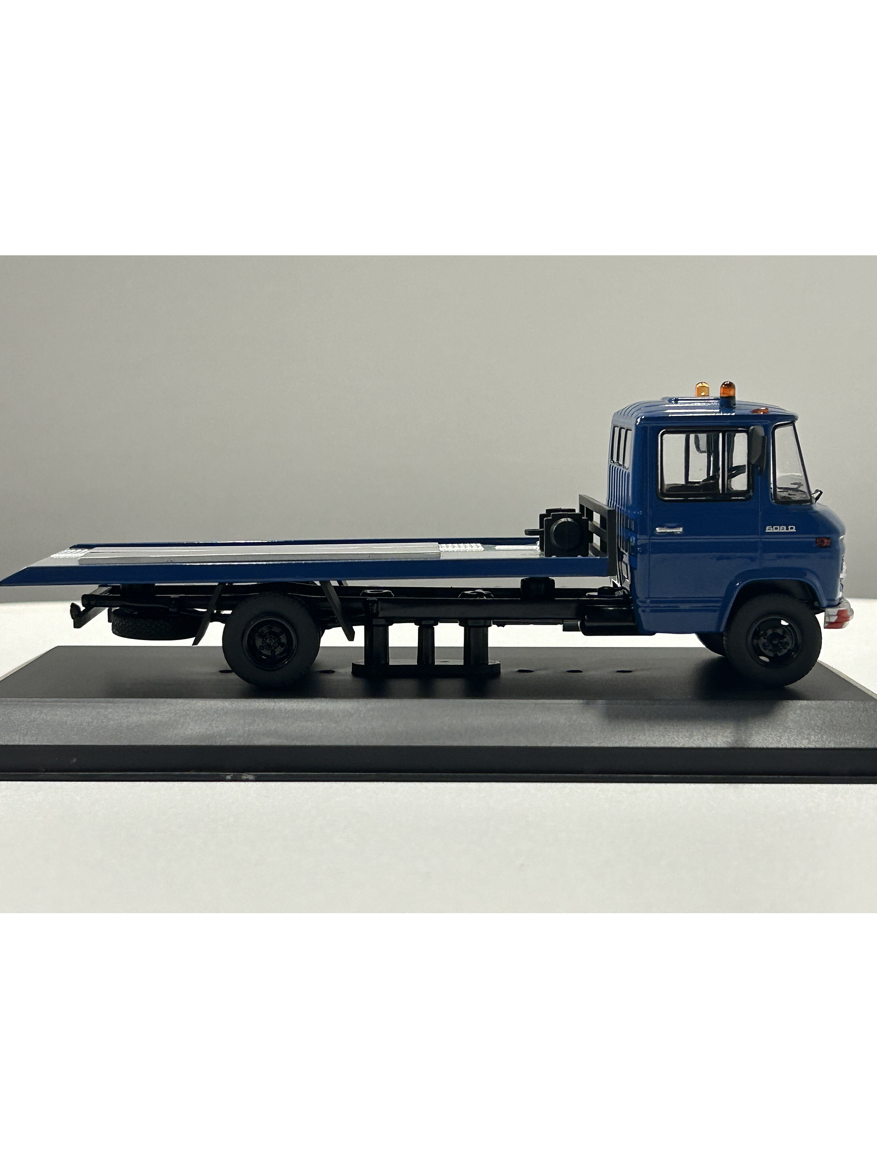 Mercedes-Benz L608D 1980 – Ixo Models 1:43 – Clásico del transporte chileno 5