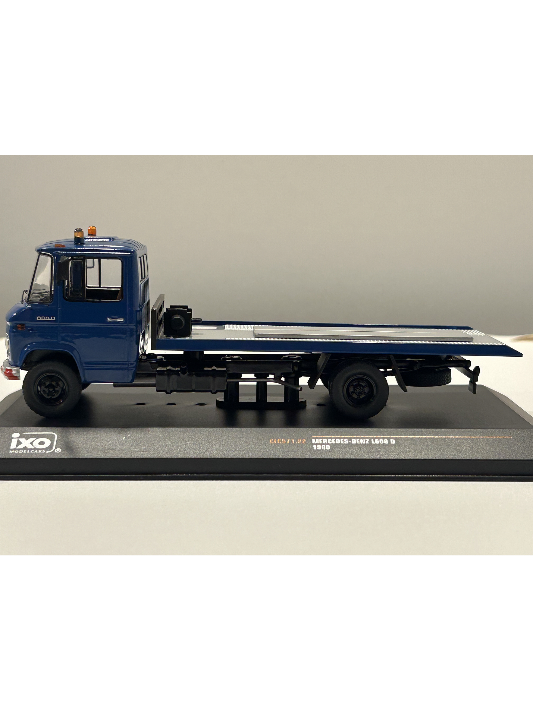 Mercedes-Benz L608D 1980 – Ixo Models 1:43 – Clásico del transporte chileno 9