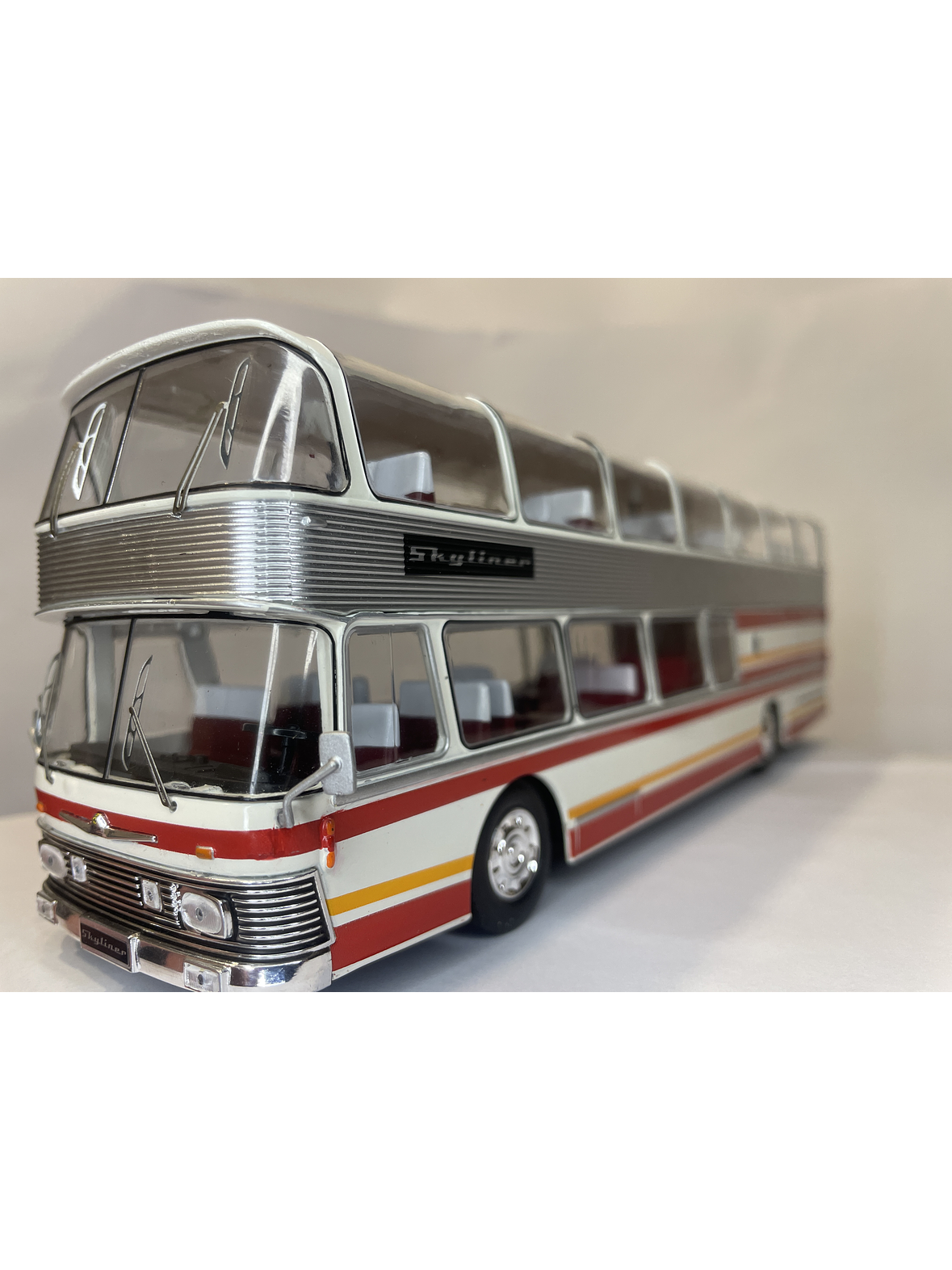 Bus Neoplan Skyliner NH 22L – Miniatura Ixo Models Escala 1:43 (Doble piso de lujo) 2