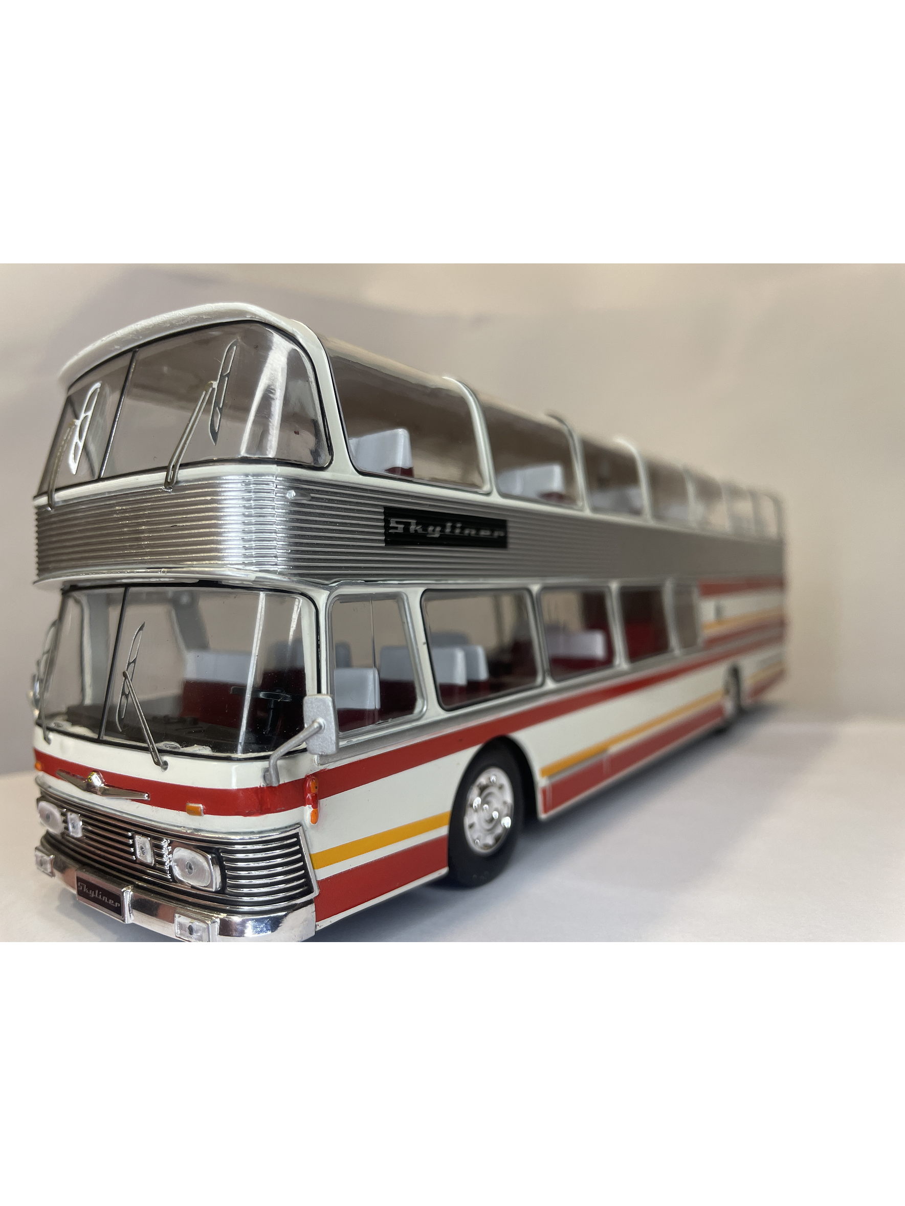 Bus Neoplan Skyliner NH 22L – Miniatura Ixo Models Escala 1:43 (Doble piso de lujo) 2