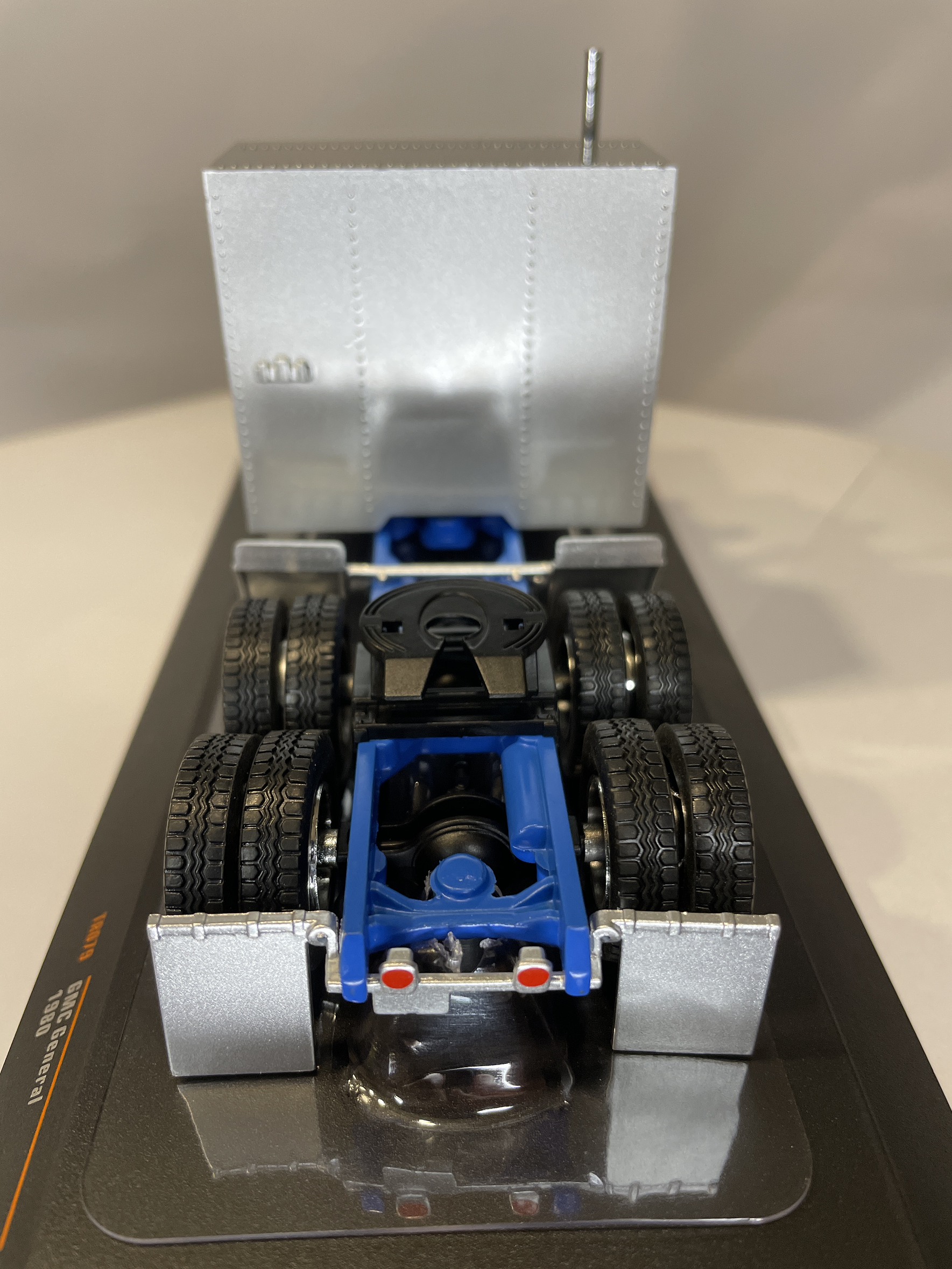 GMC General 1980 – Ixo Models 1:43 – Ícono Americano de Potencia 6