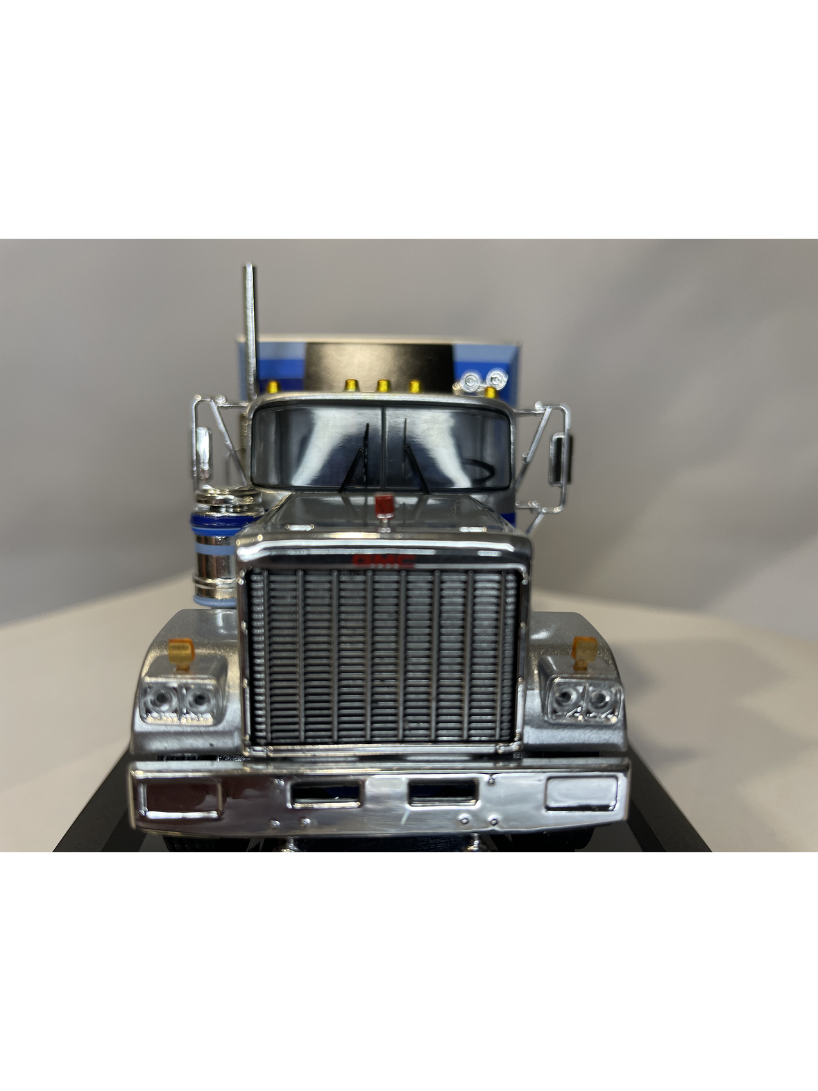 GMC General 1980 – Ixo Models 1:43 – Ícono Americano de Potencia 2