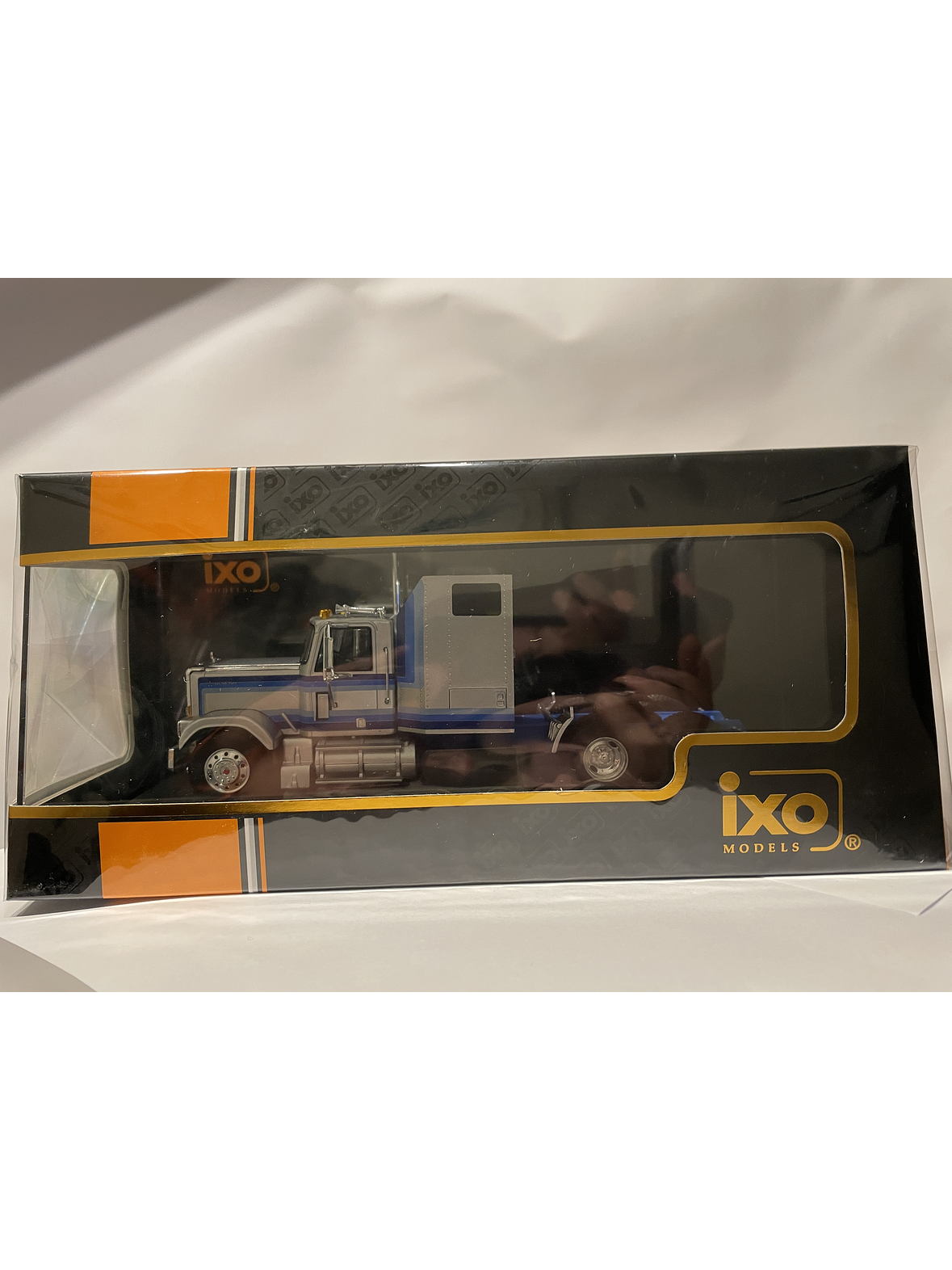 GMC General 1980 – Ixo Models 1:43 – Ícono Americano de Potencia 10
