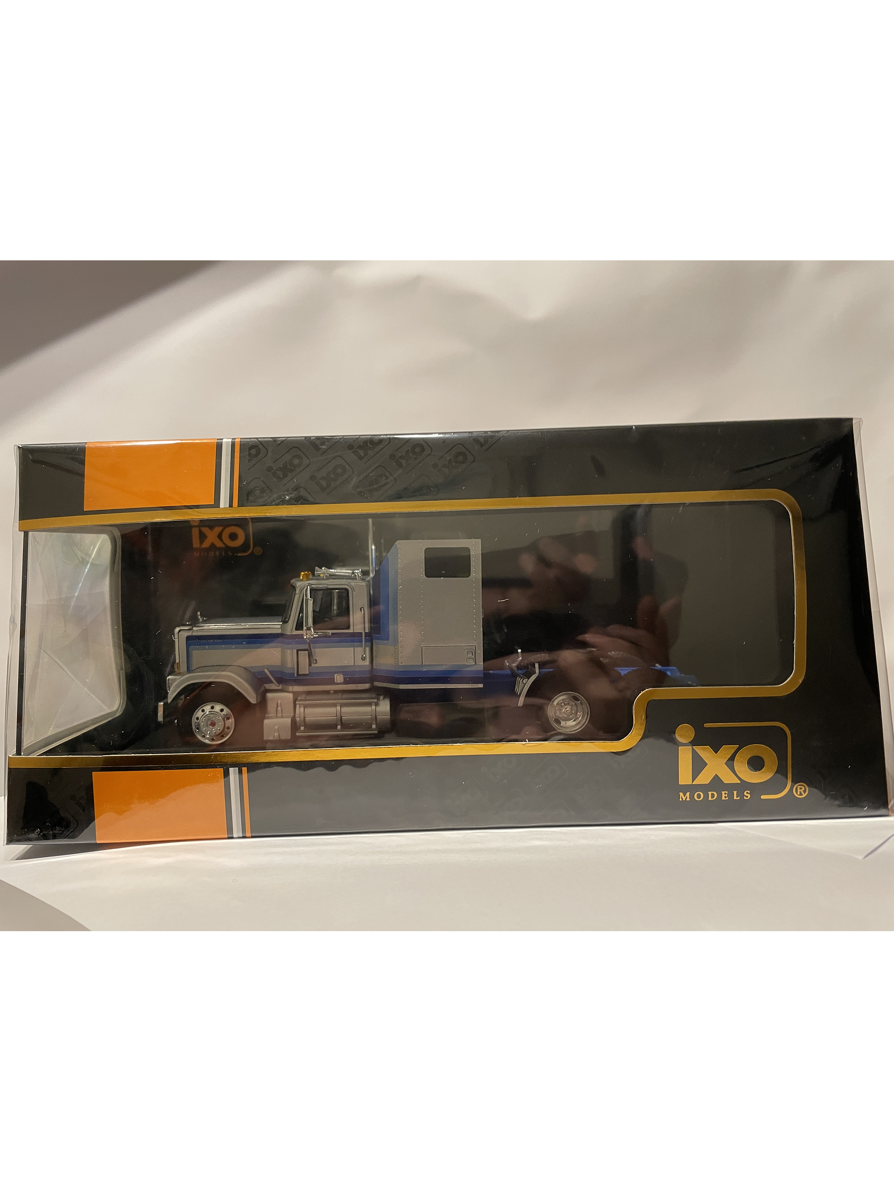 GMC General 1980 – Ixo Models 1:43 – Ícono Americano de Potencia 10