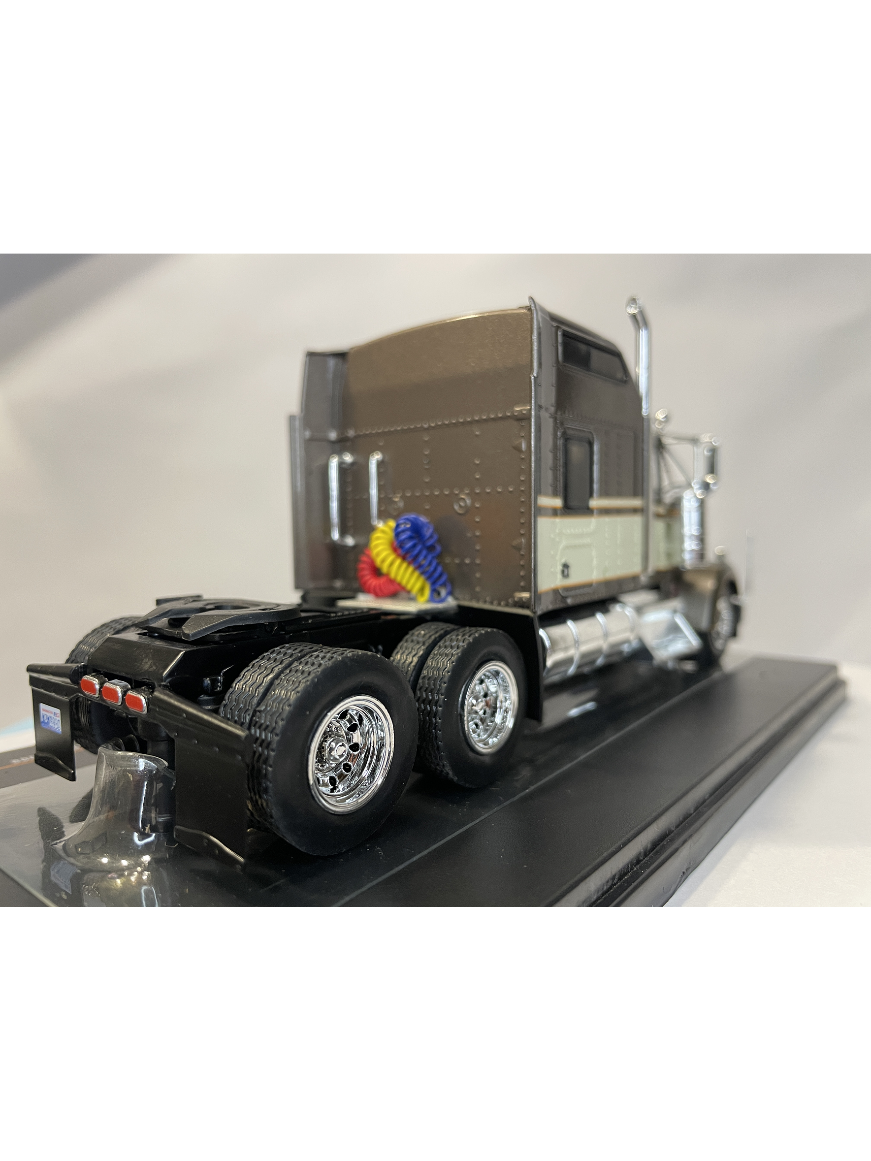 Camión Kenworth W900 1990 – Ixo Models 1/43 – Ícono Americano 7