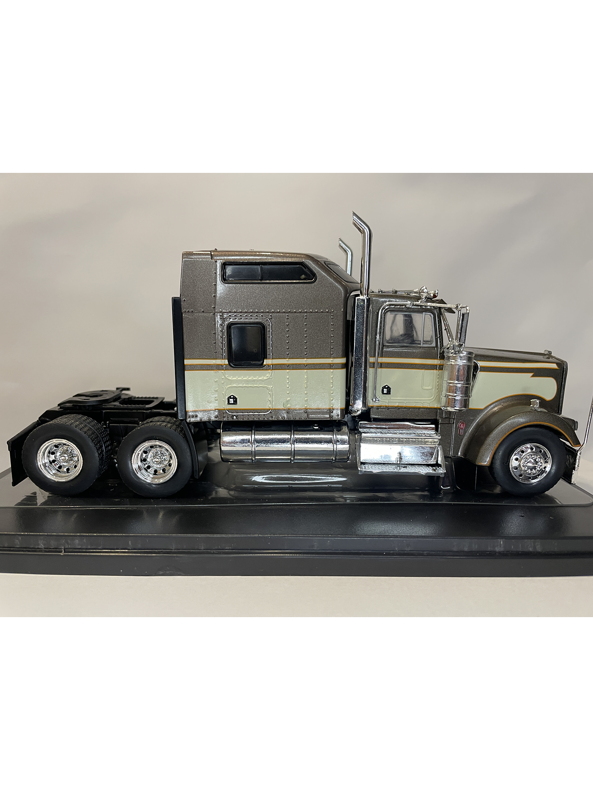 Camión Kenworth W900 1990 – Ixo Models 1/43 – Ícono Americano 8