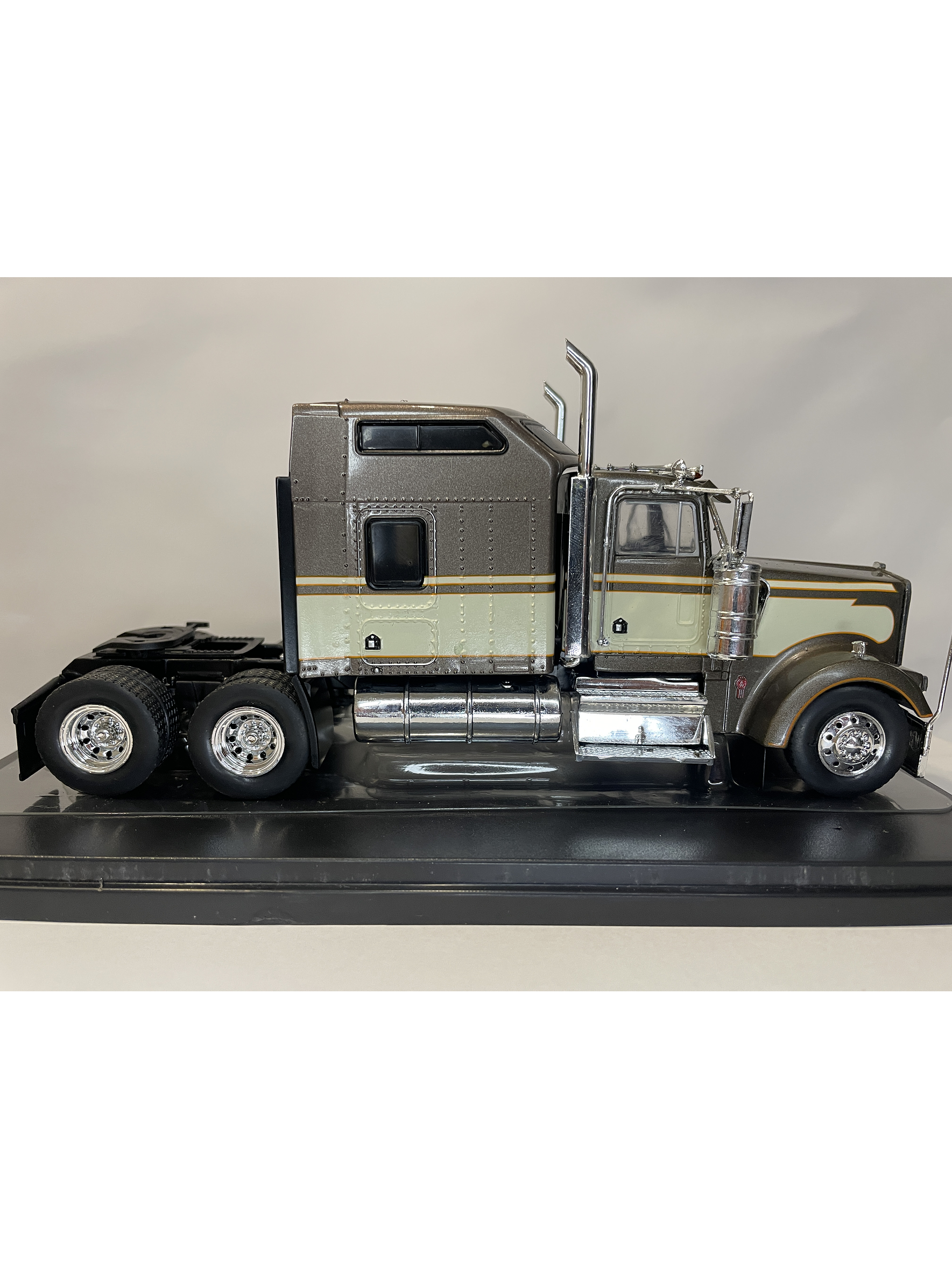 Camión Kenworth W900 1990 – Ixo Models 1/43 – Ícono Americano 8