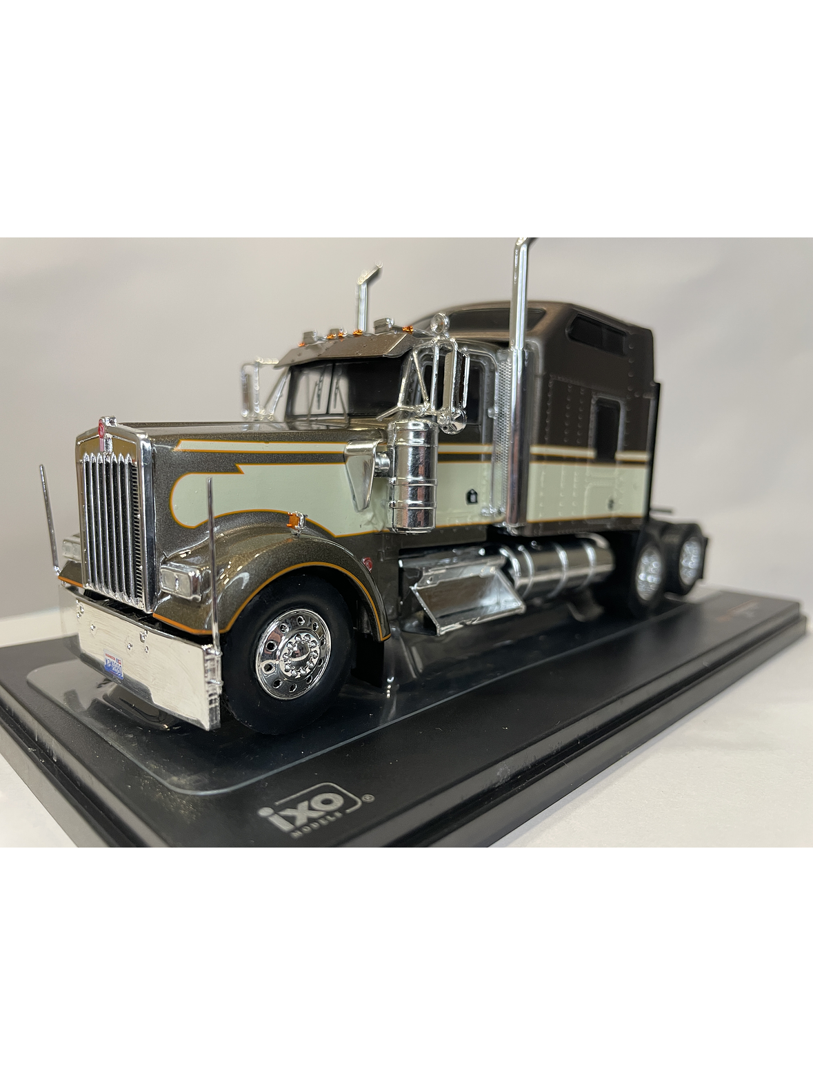 Camión Kenworth W900 1990 – Ixo Models 1/43 – Ícono Americano 1