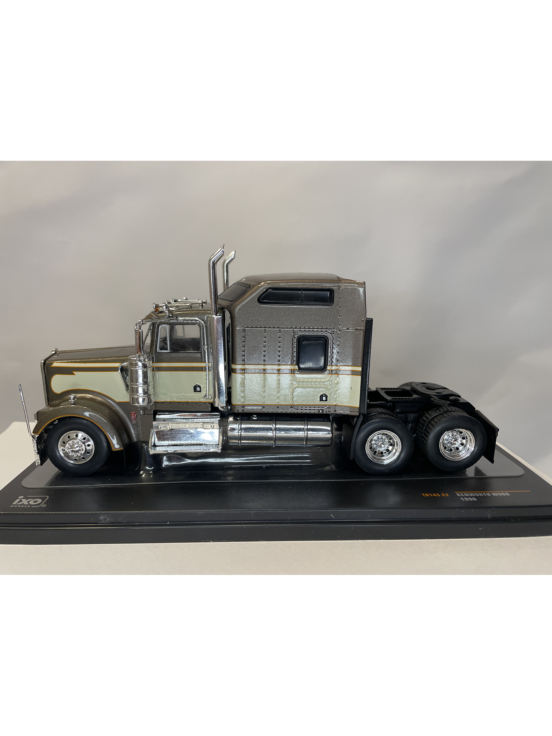 Camión Kenworth W900 1990 – Ixo Models 1/43 – Ícono Americano 4