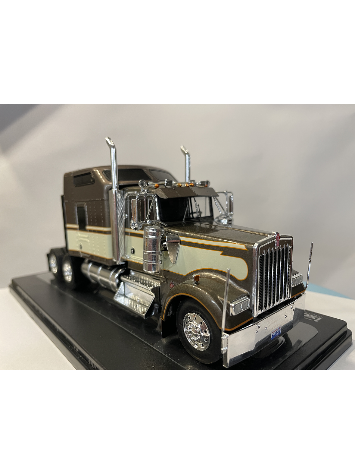Camión Kenworth W900 1990 – Ixo Models 1/43 – Ícono Americano 9