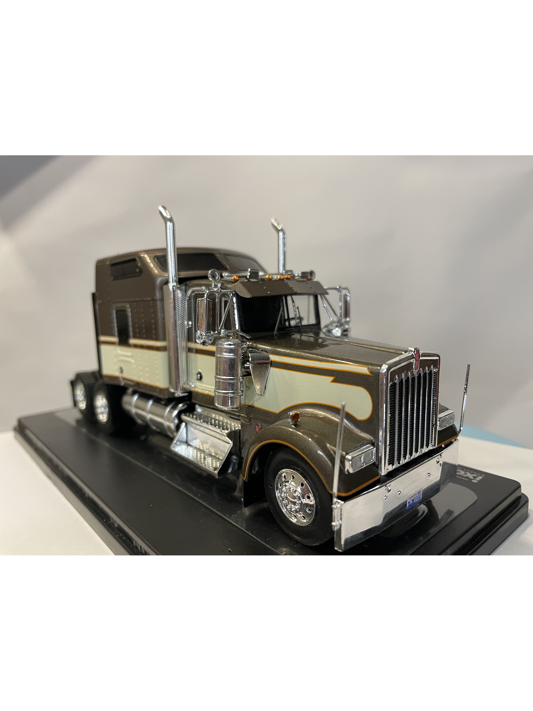 Camión Kenworth W900 1990 – Ixo Models 1/43 – Ícono Americano 9