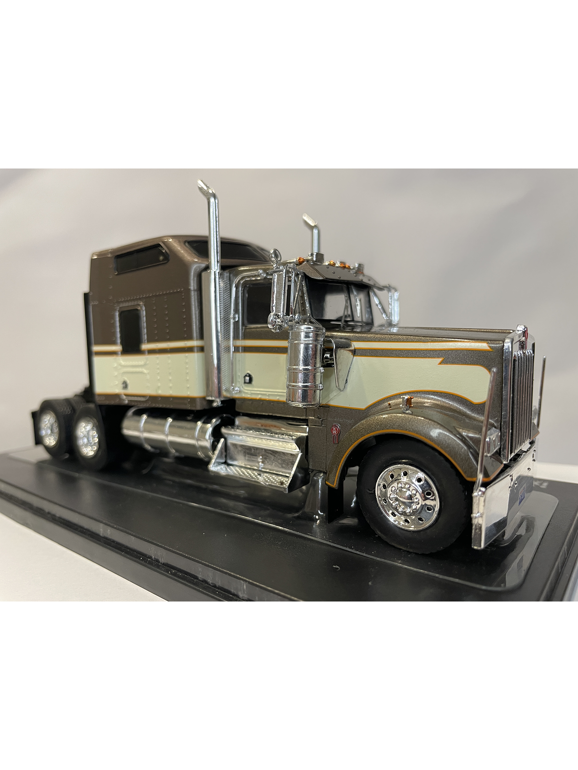 Camión Kenworth W900 1990 – Ixo Models 1/43 – Ícono Americano 3