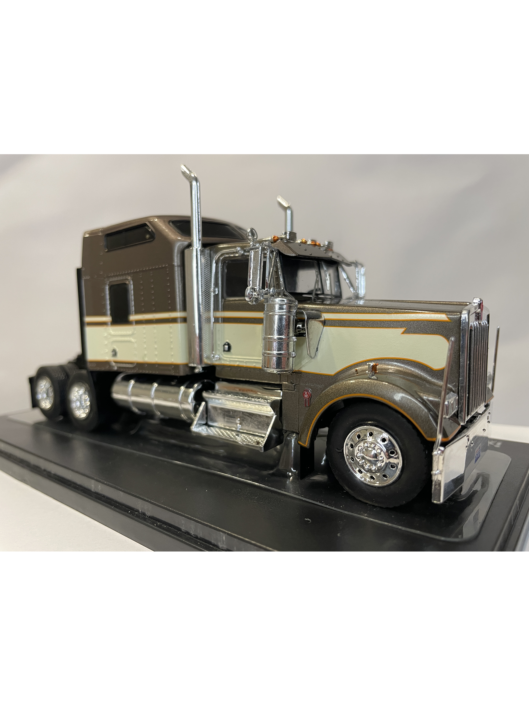 Camión Kenworth W900 1990 – Ixo Models 1/43 – Ícono Americano 3