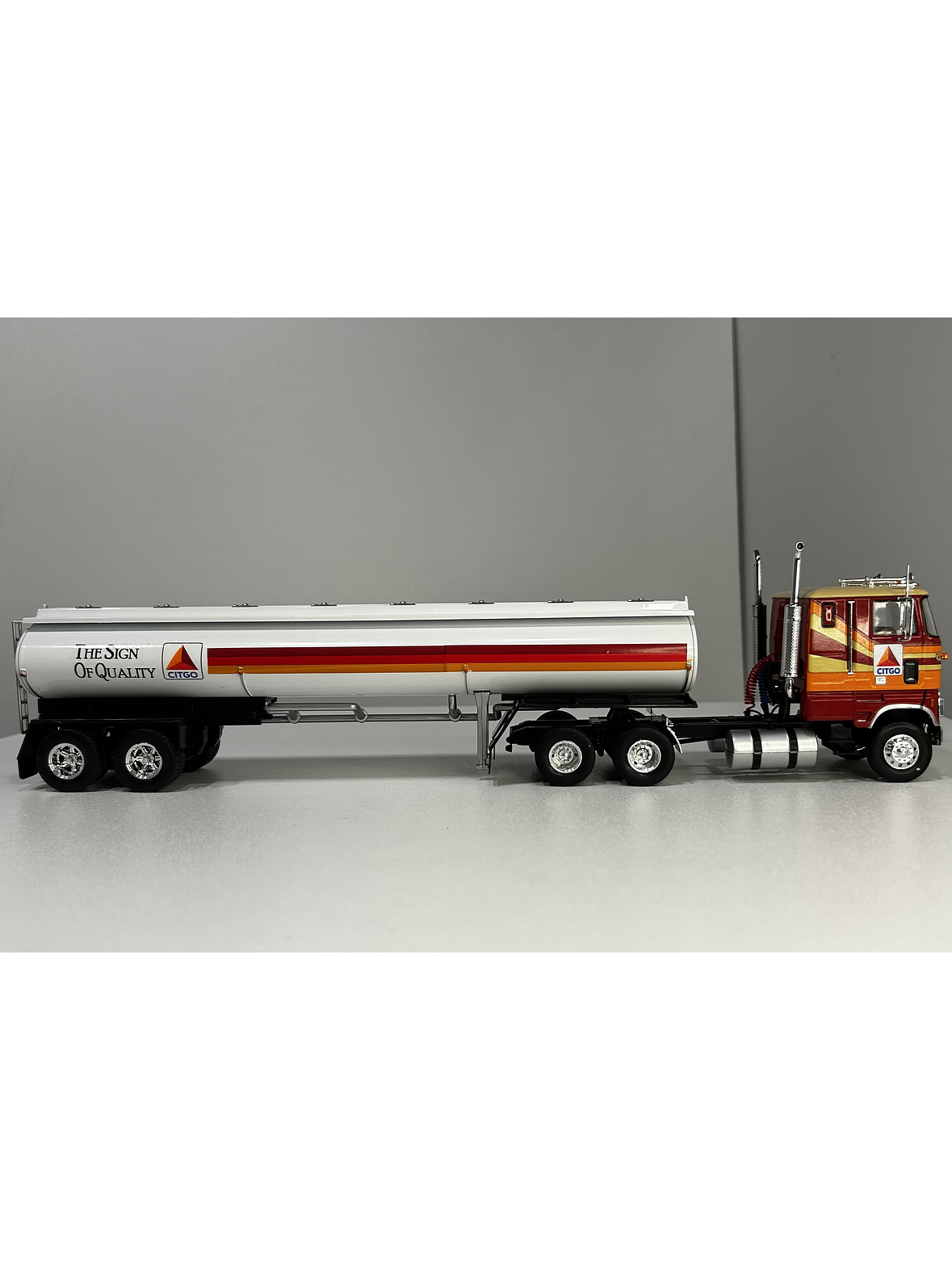 Camión Ford CL-9000 1976 Cisterna CITGO 1:43 – Nostalgia del Transporte Americano 8