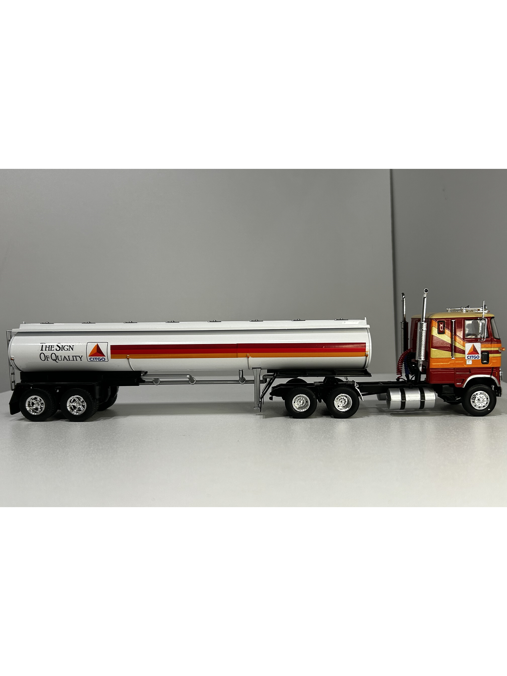 Camión Ford CL-9000 1976 Cisterna CITGO 1:43 – Nostalgia del Transporte Americano 8