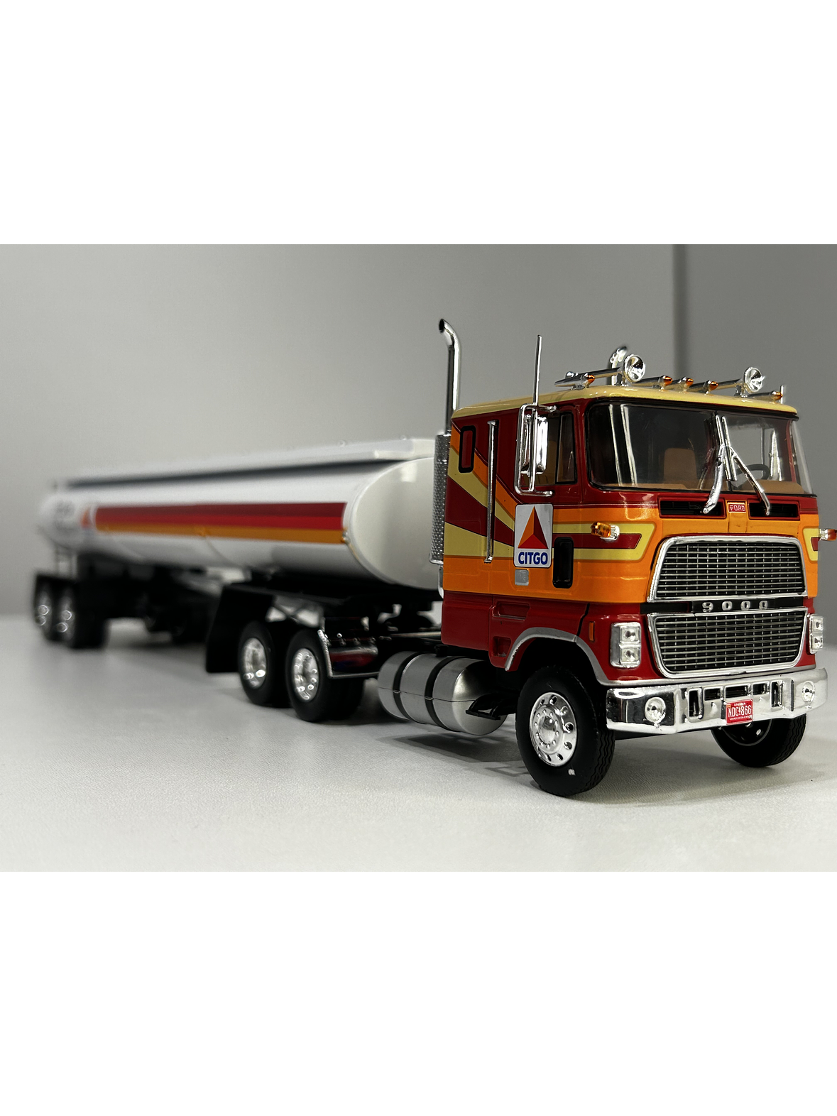 Camión Ford CL-9000 1976 Cisterna CITGO 1:43 – Nostalgia del Transporte Americano 6