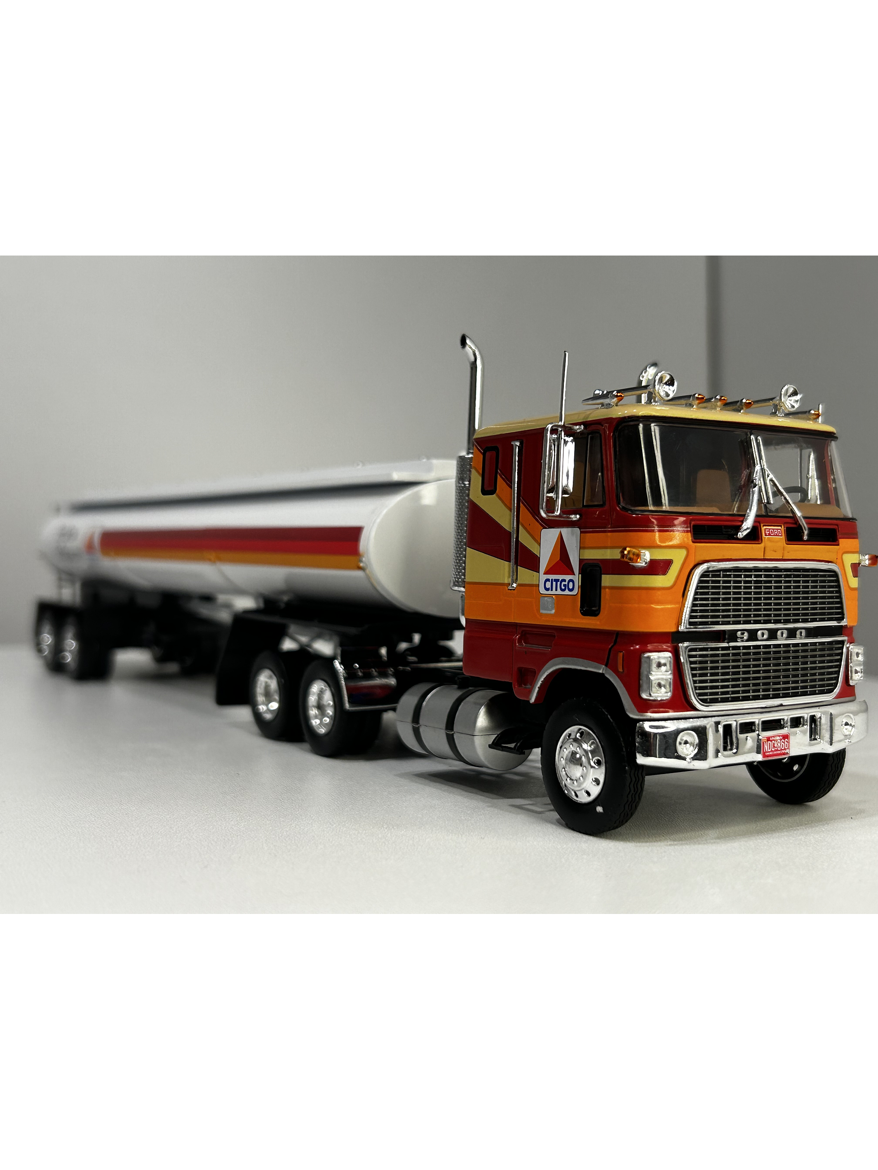 Camión Ford CL-9000 1976 Cisterna CITGO 1:43 – Nostalgia del Transporte Americano 6
