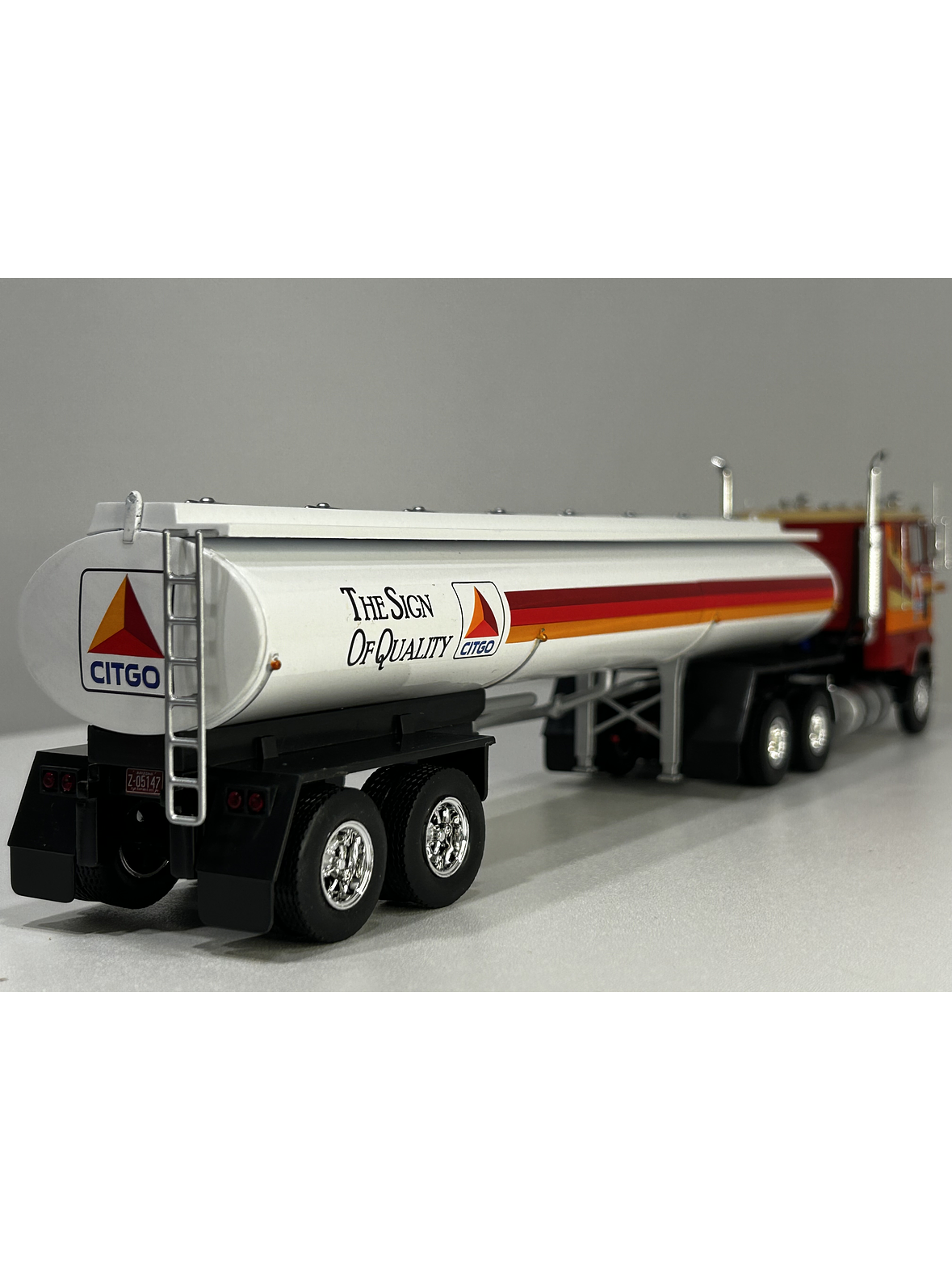 Camión Ford CL-9000 1976 Cisterna CITGO 1:43 – Nostalgia del Transporte Americano 9