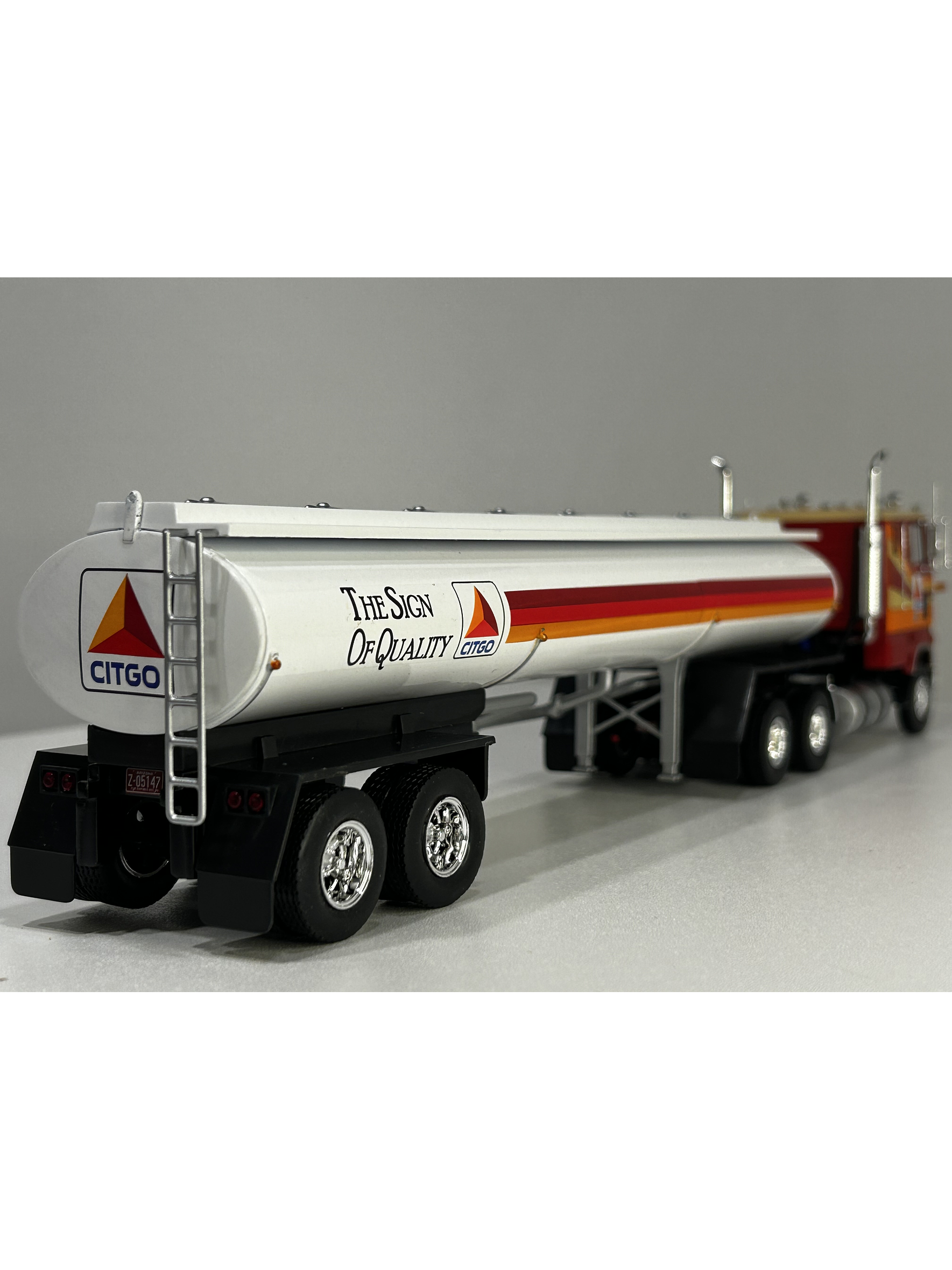 Camión Ford CL-9000 1976 Cisterna CITGO 1:43 – Nostalgia del Transporte Americano 9