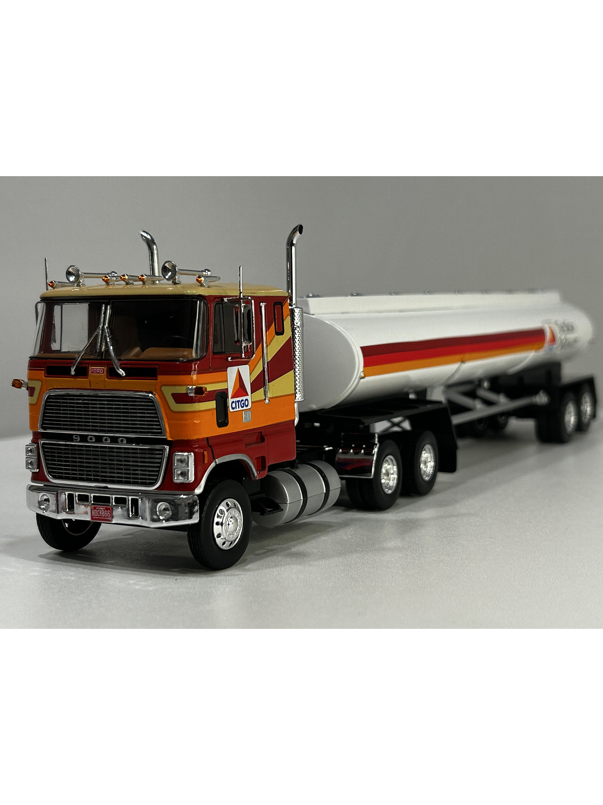 Camión Ford CL-9000 1976 Cisterna CITGO 1:43 – Nostalgia del Transporte Americano 2