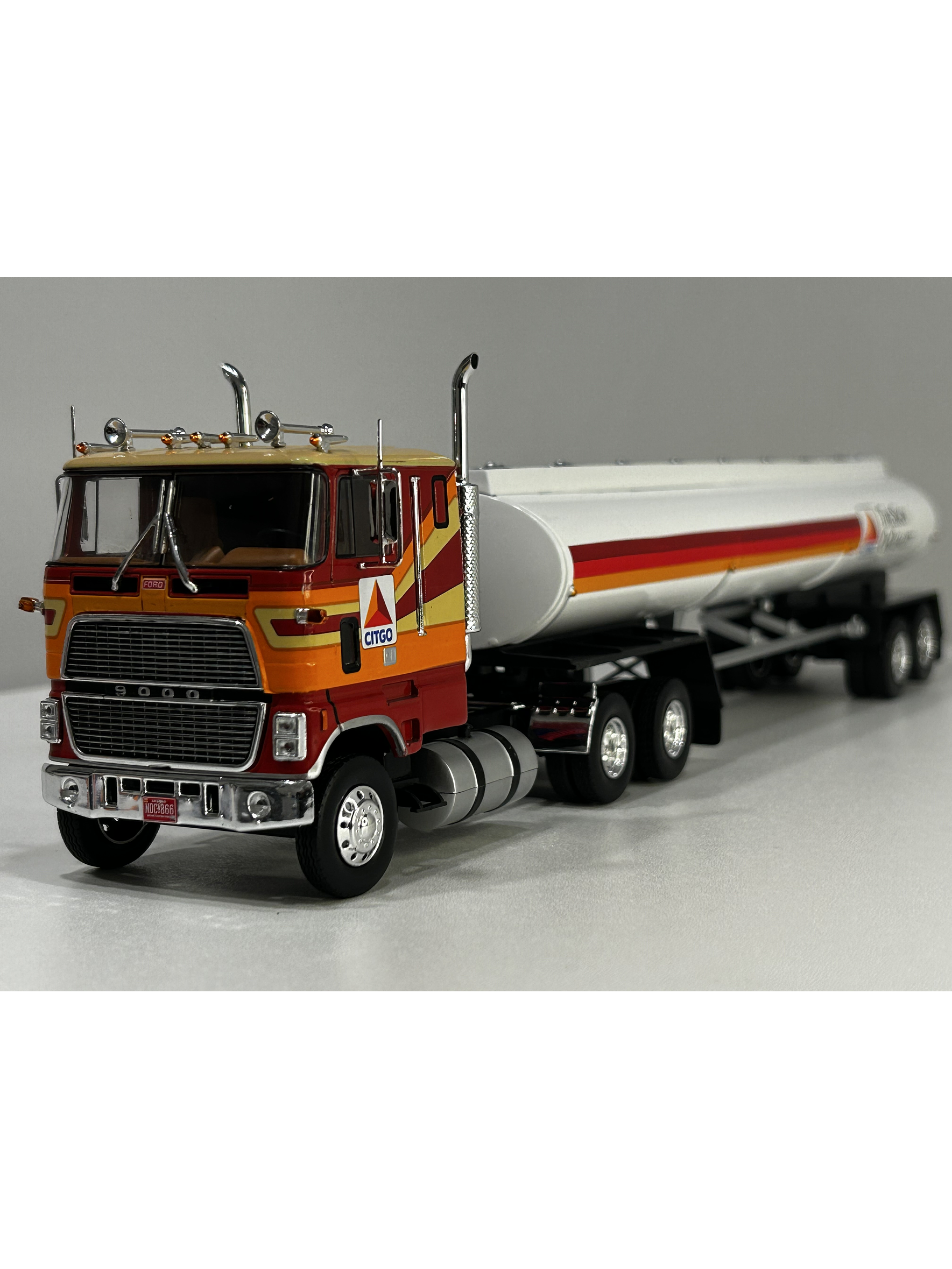 Camión Ford CL-9000 1976 Cisterna CITGO 1:43 – Nostalgia del Transporte Americano 2