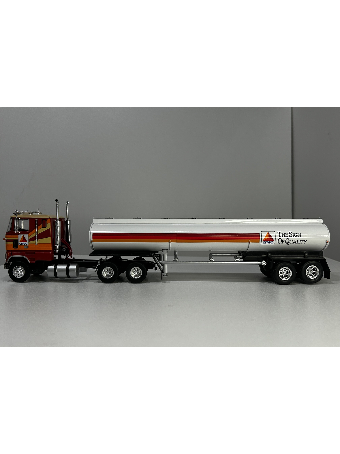 Camión Ford CL-9000 1976 Cisterna CITGO 1:43 – Nostalgia del Transporte Americano 12