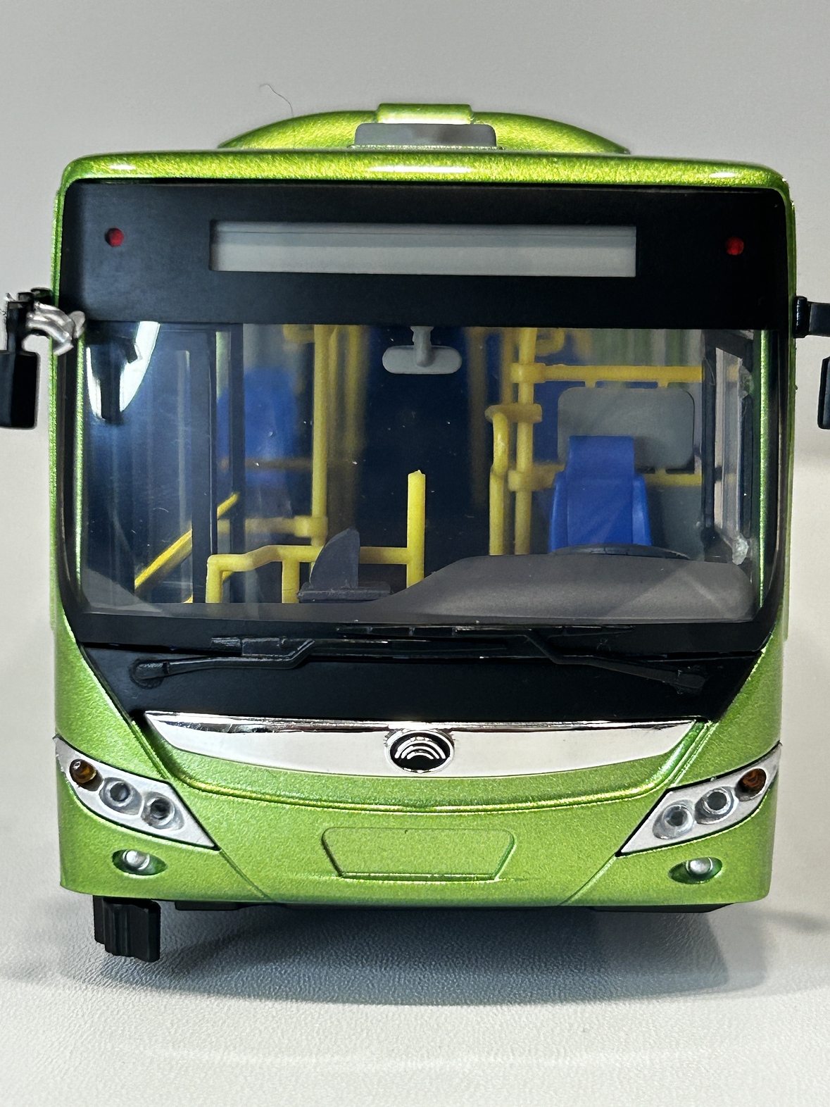 Bus Yutong ZK6128 “E12” (RED movilidad) Miniatura escala 1:42 Die-cast  3