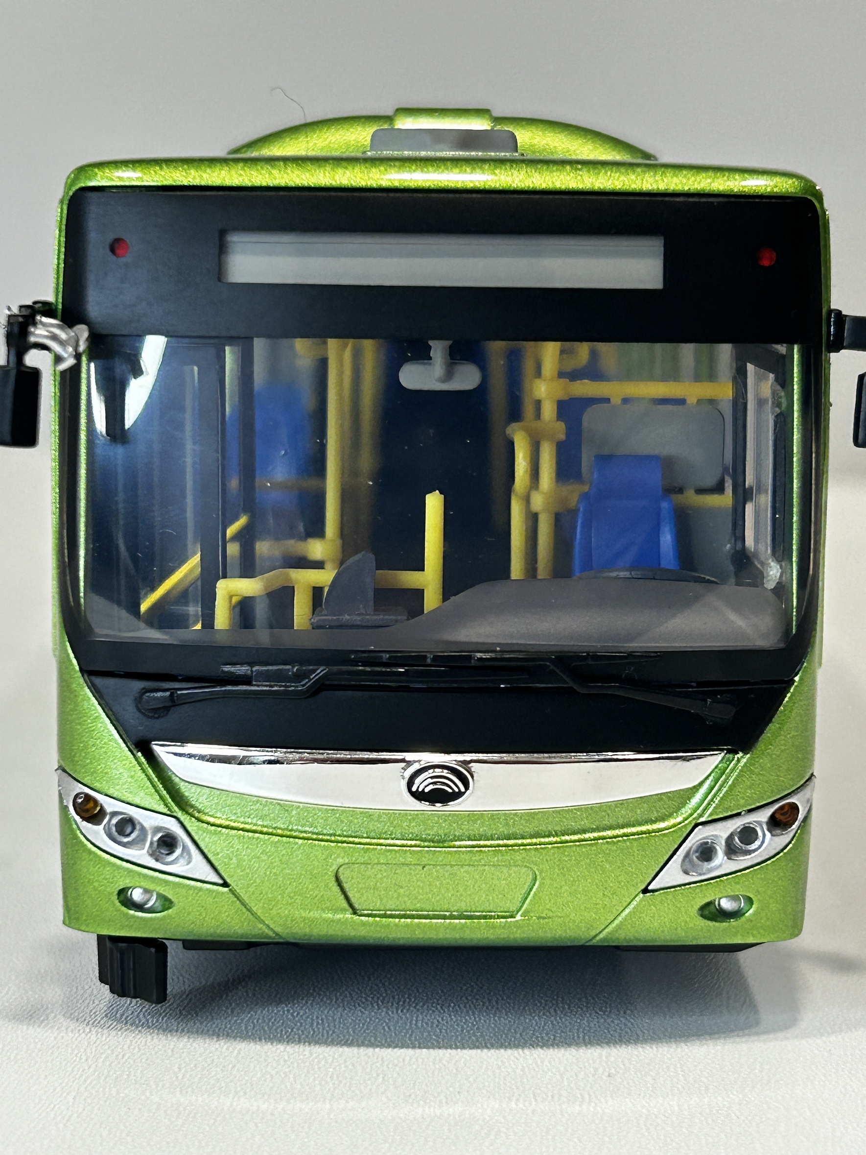 Bus Yutong ZK6128 “E12” (RED movilidad) Miniatura escala 1:42 Die-cast  3