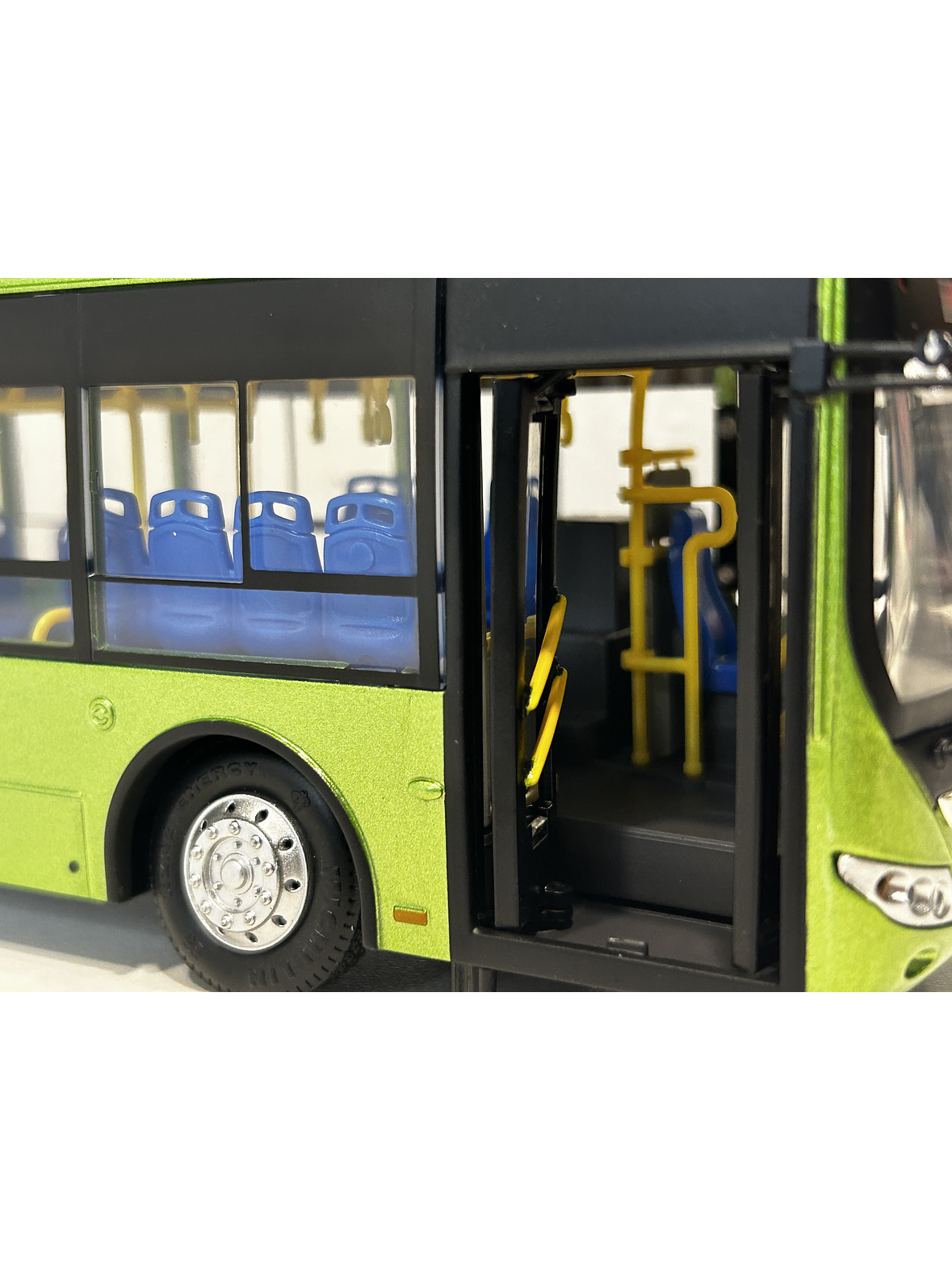 Bus Yutong ZK6128 “E12” (RED movilidad) Miniatura escala 1:42 Die-cast  5