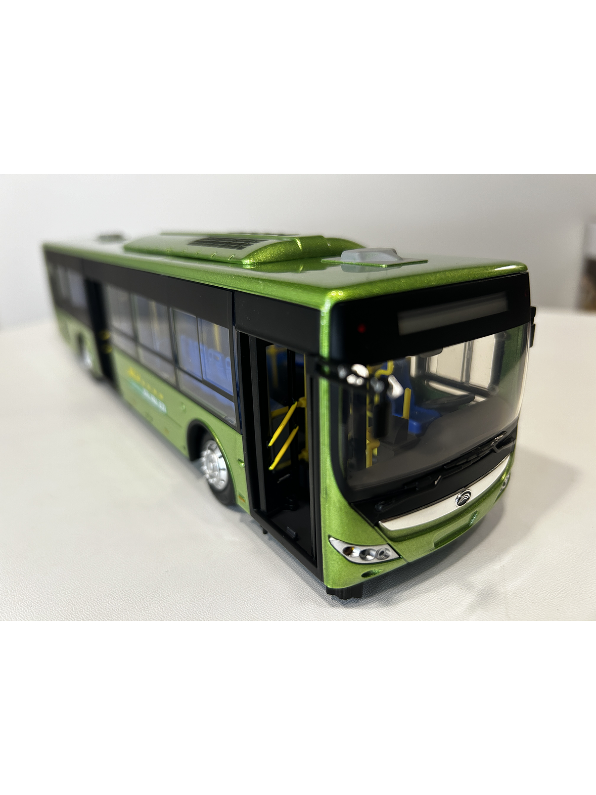 Bus Yutong ZK6128 “E12” (RED movilidad) Miniatura escala 1:42 Die-cast  10
