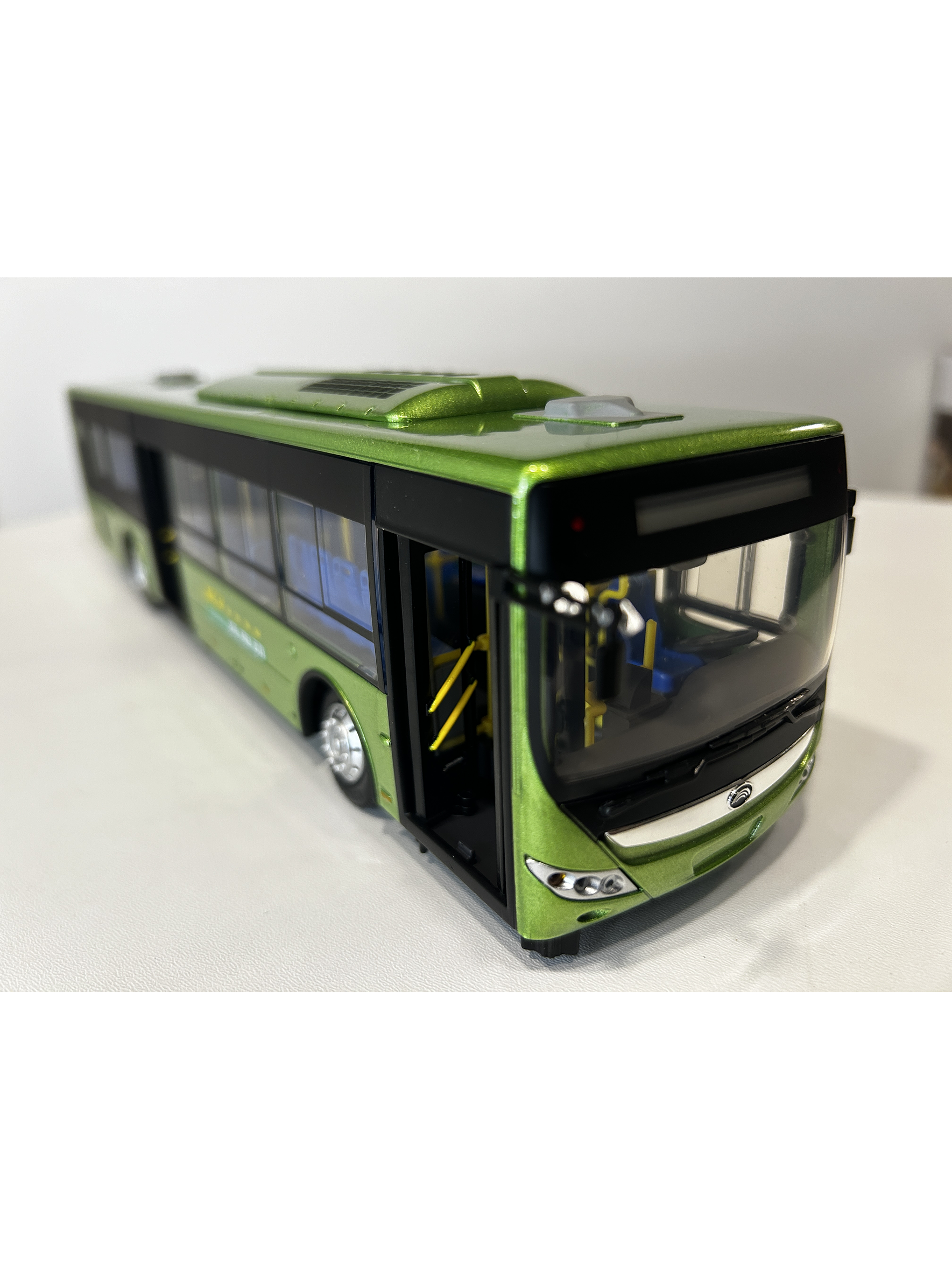 Bus Yutong ZK6128 “E12” (RED movilidad) Miniatura escala 1:42 Die-cast  10