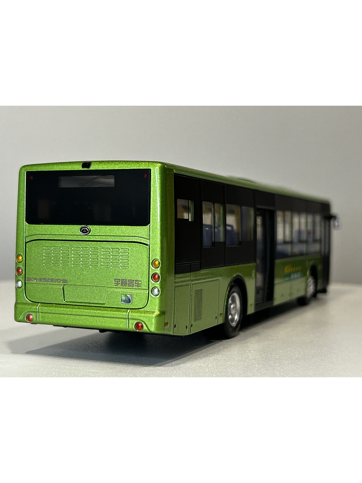 Bus Yutong ZK6128 “E12” (RED movilidad) Miniatura escala 1:42 Die-cast  8
