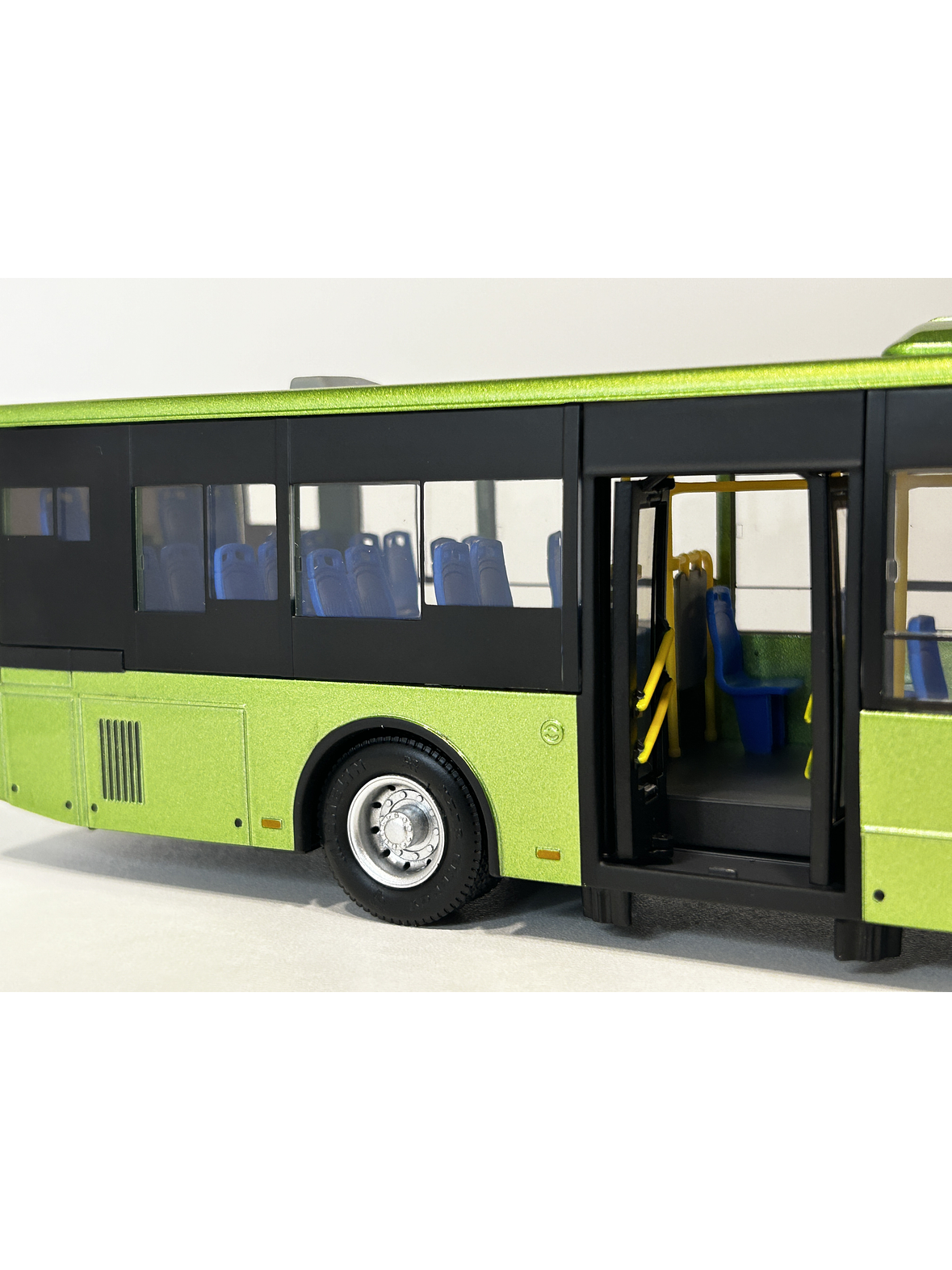 Bus Yutong ZK6128 “E12” (RED movilidad) Miniatura escala 1:42 Die-cast  6