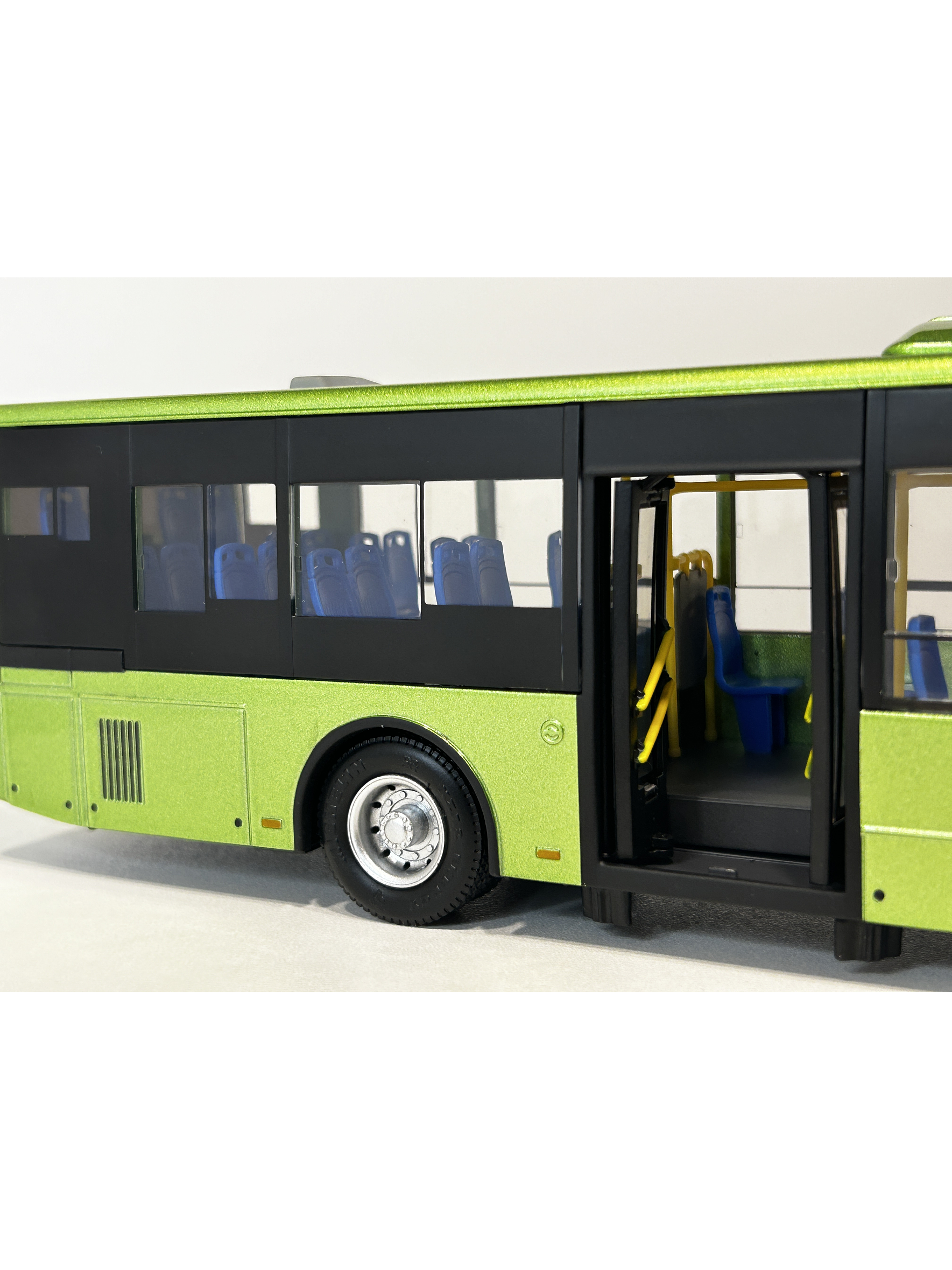 Bus Yutong ZK6128 “E12” (RED movilidad) Miniatura escala 1:42 Die-cast  6