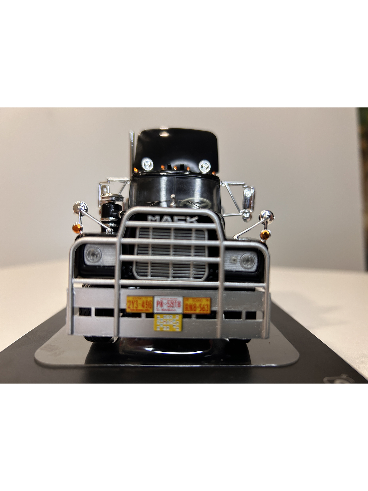 Camión Mack Serie R 1966 – Ixo Models 1:43 – Clásico Americano de Carreteras 3