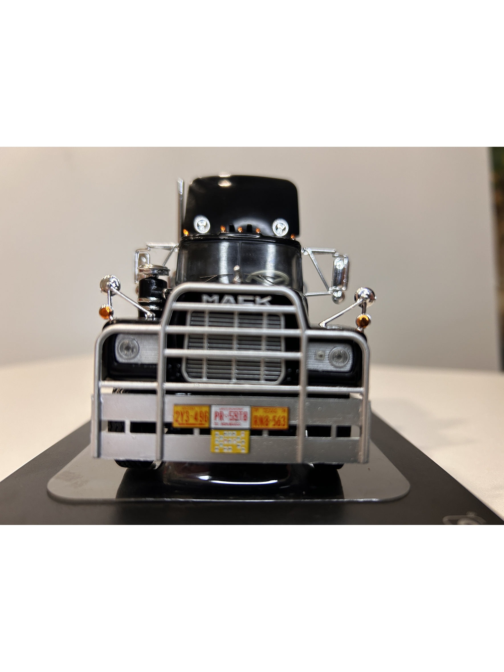 Camión Mack Serie R 1966 – Ixo Models 1:43 – Clásico Americano de Carreteras 3