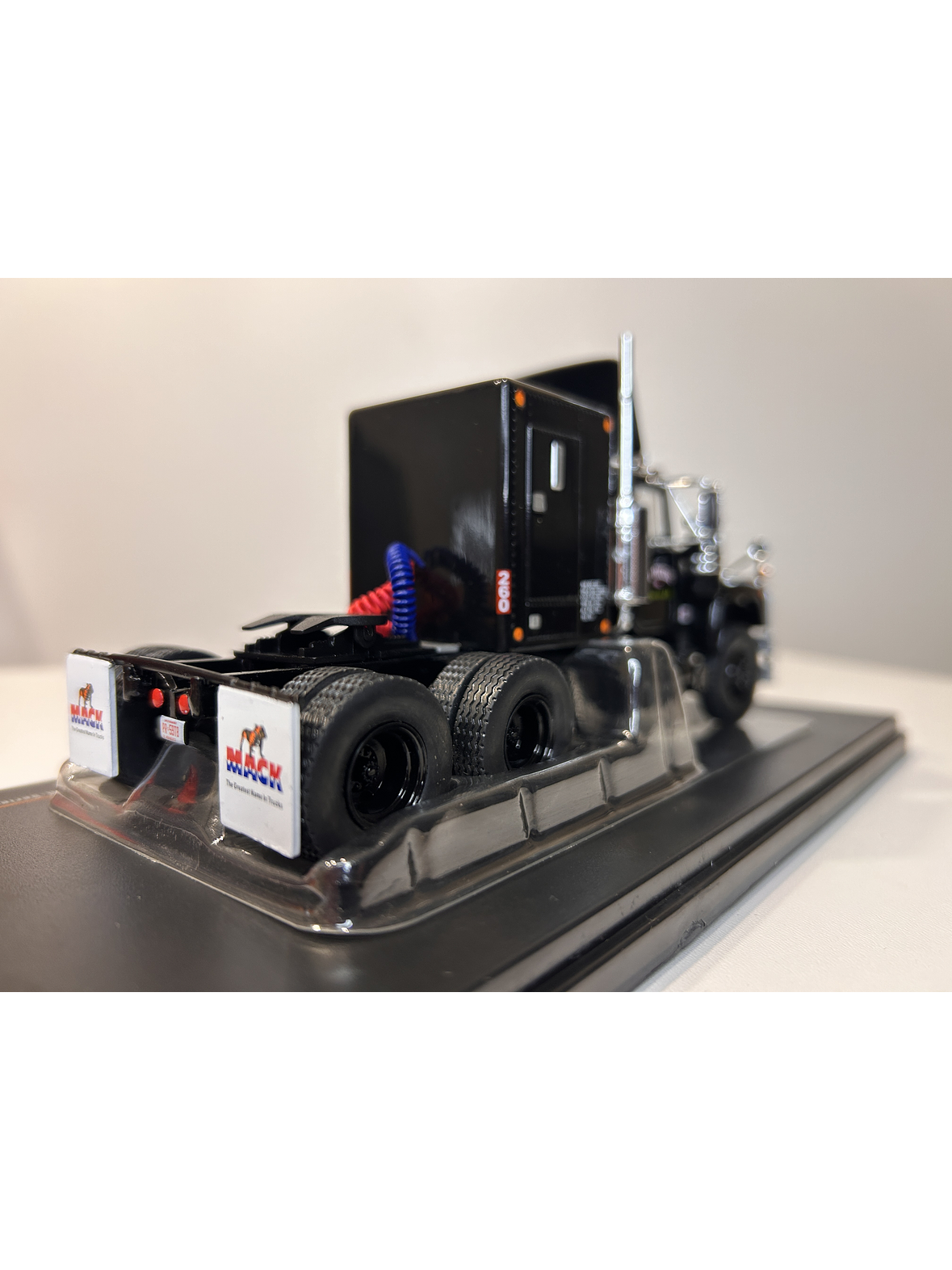 Camión Mack Serie R 1966 – Ixo Models 1:43 – Clásico Americano de Carreteras 6