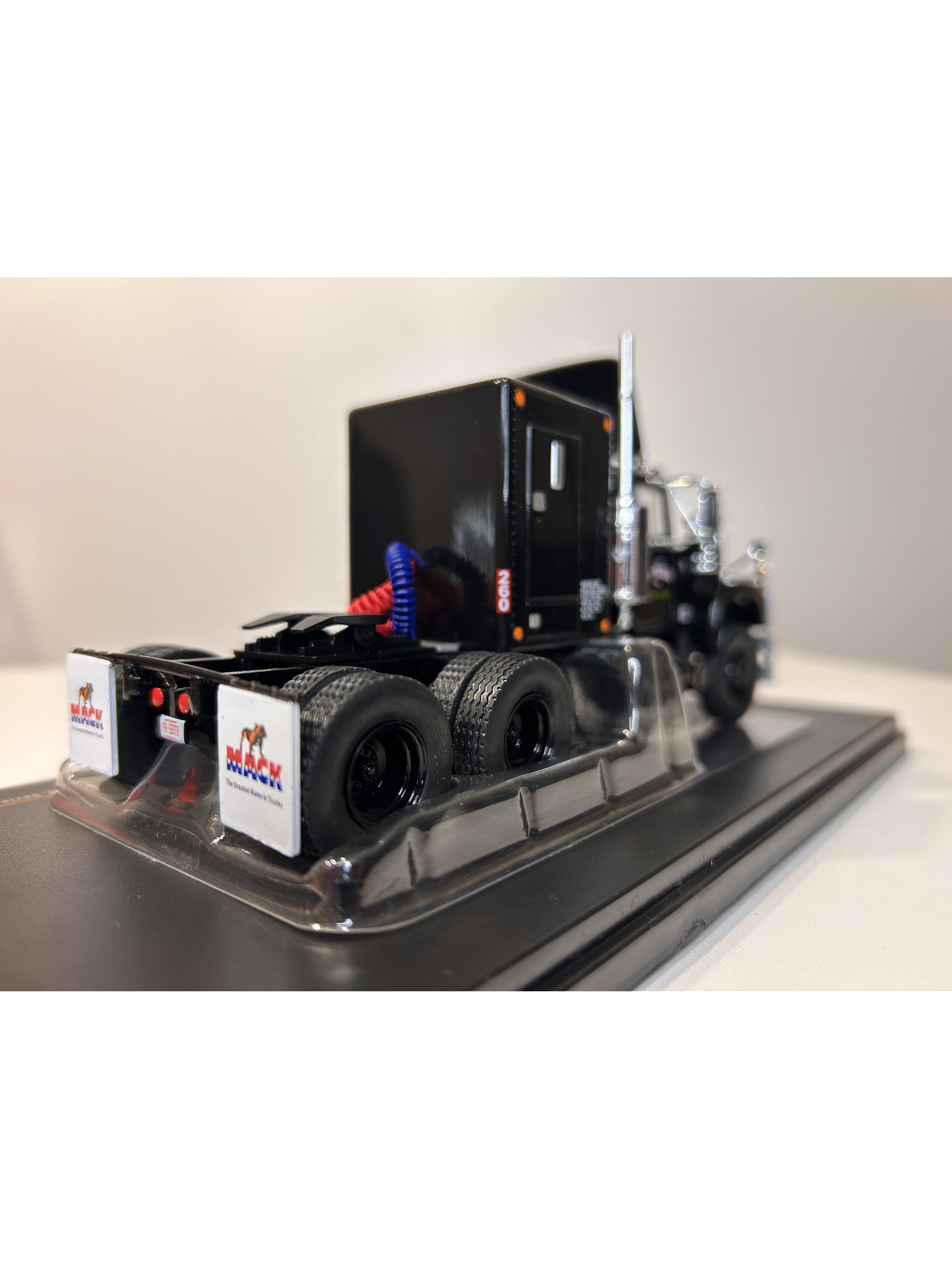 Camión Mack Serie R 1966 – Ixo Models 1:43 – Clásico Americano de Carreteras 6