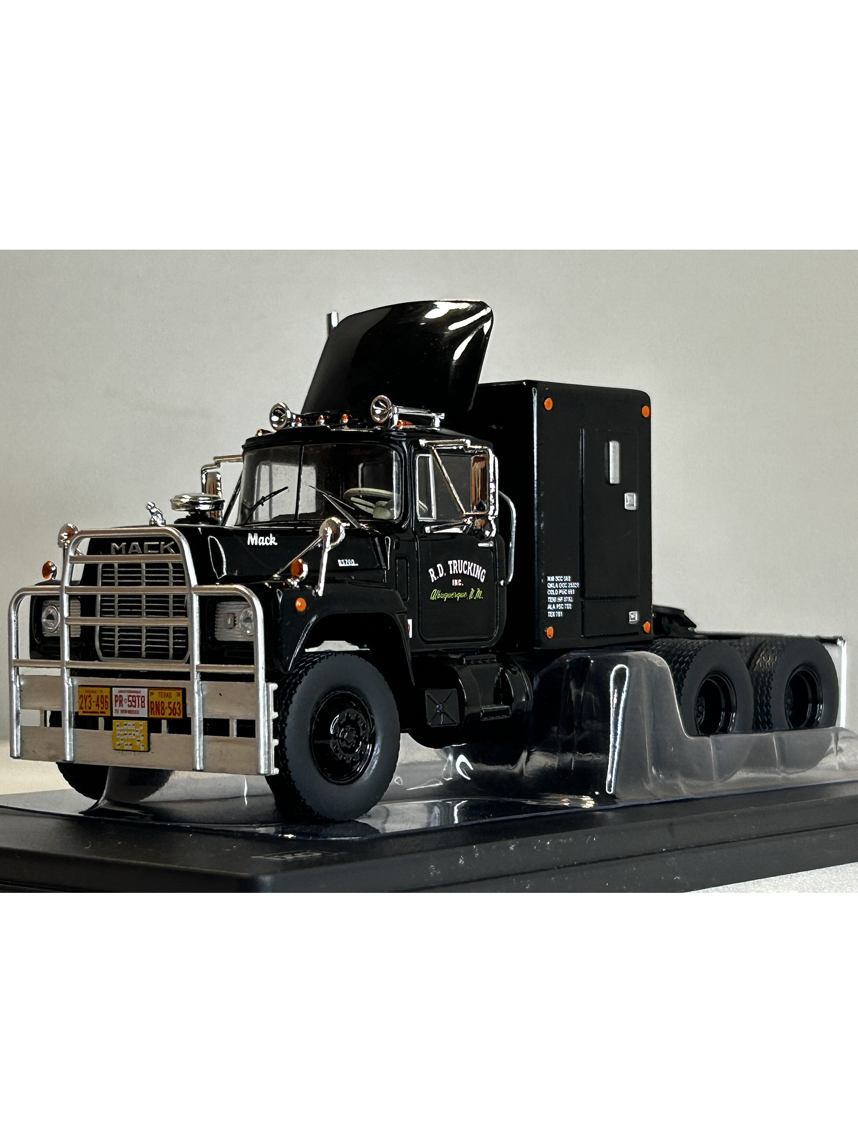 Camión Mack Serie R 1966 – Ixo Models 1:43 – Clásico Americano de Carreteras 2