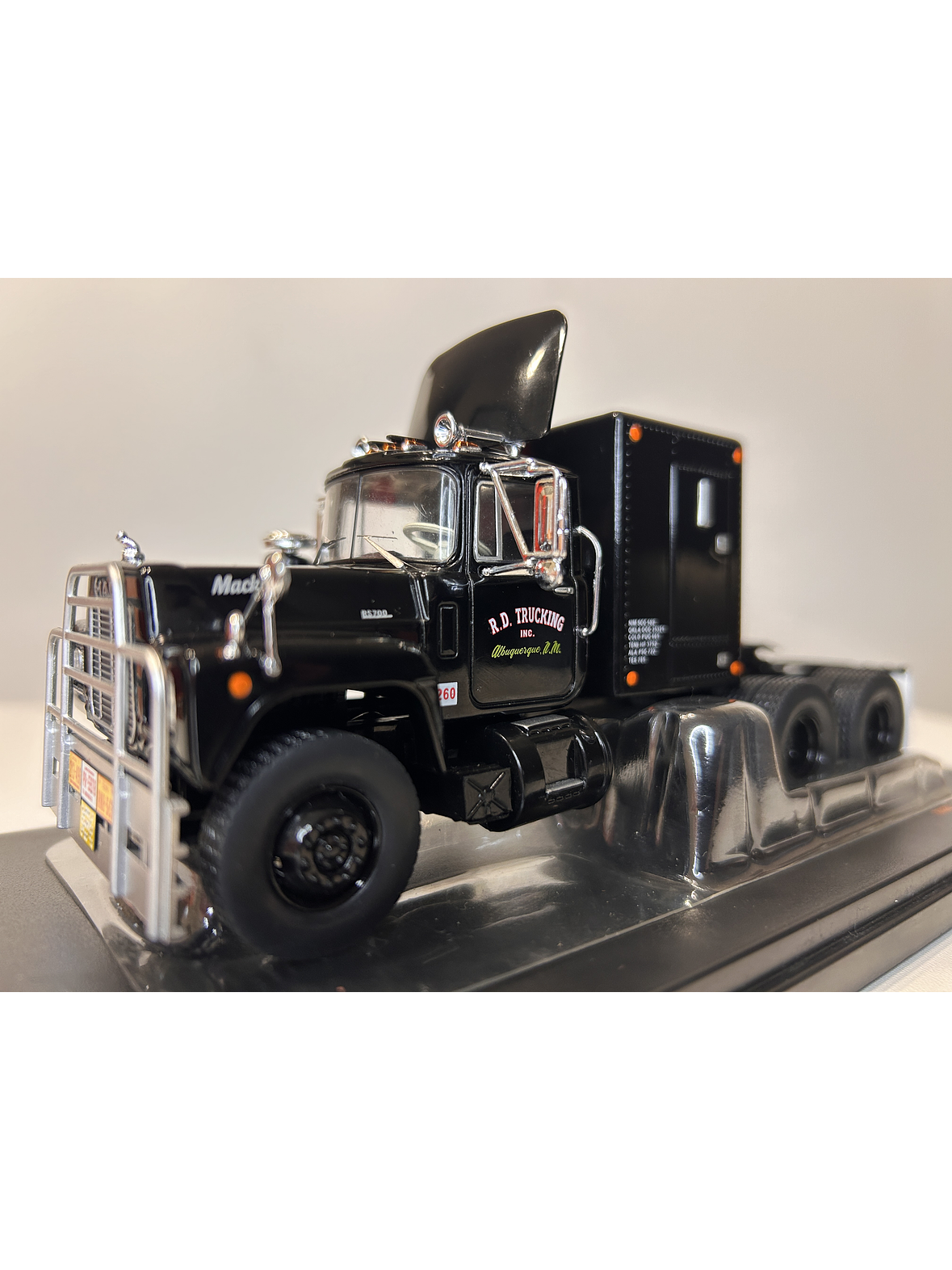 Camión Mack Serie R 1966 – Ixo Models 1:43 – Clásico Americano de Carreteras 10