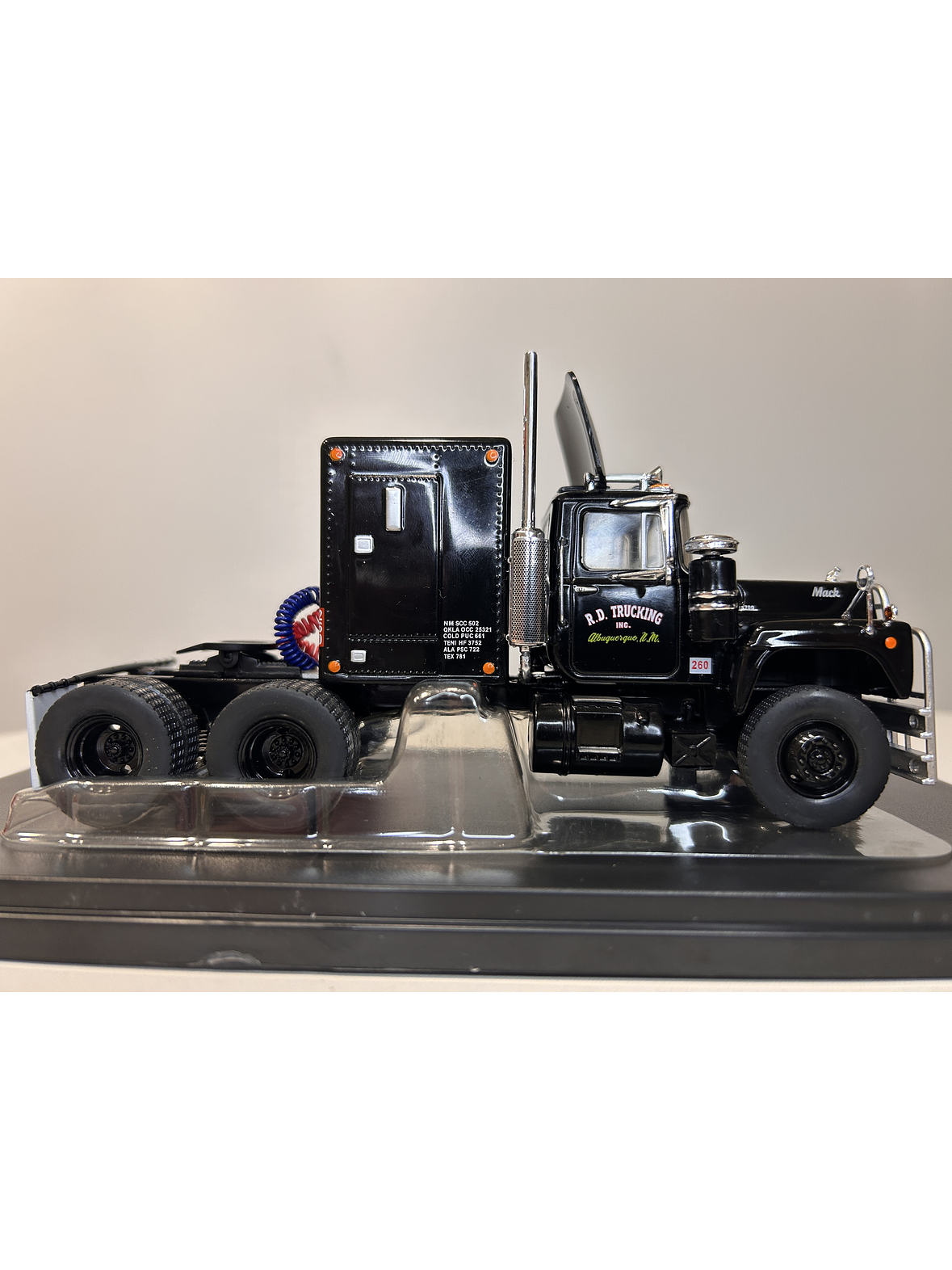 Camión Mack Serie R 1966 – Ixo Models 1:43 – Clásico Americano de Carreteras 5