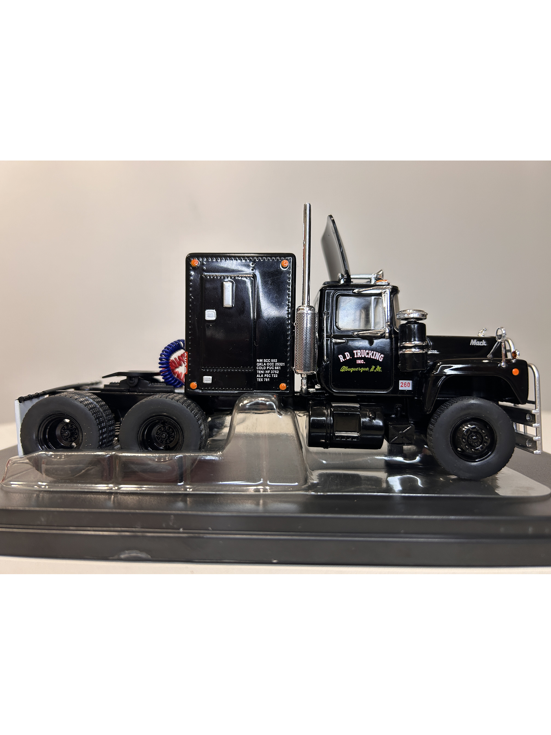 Camión Mack Serie R 1966 – Ixo Models 1:43 – Clásico Americano de Carreteras 5