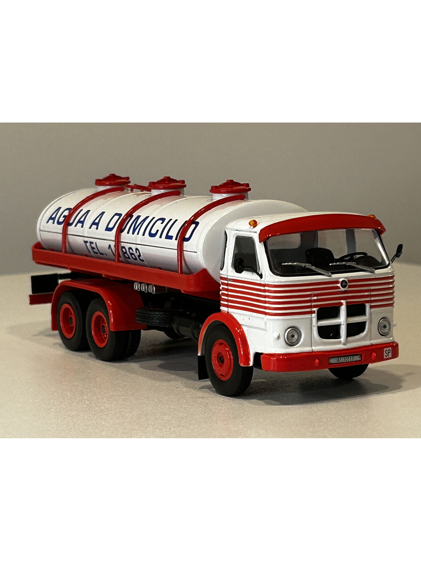 Camión Pegaso Comet 1065 “Agua a Domicilio” 1967 – Altaya/IXO escala 1:43 – Historia en Chile 4